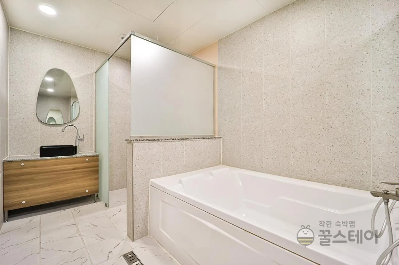 Brown Dot Hotel Guun