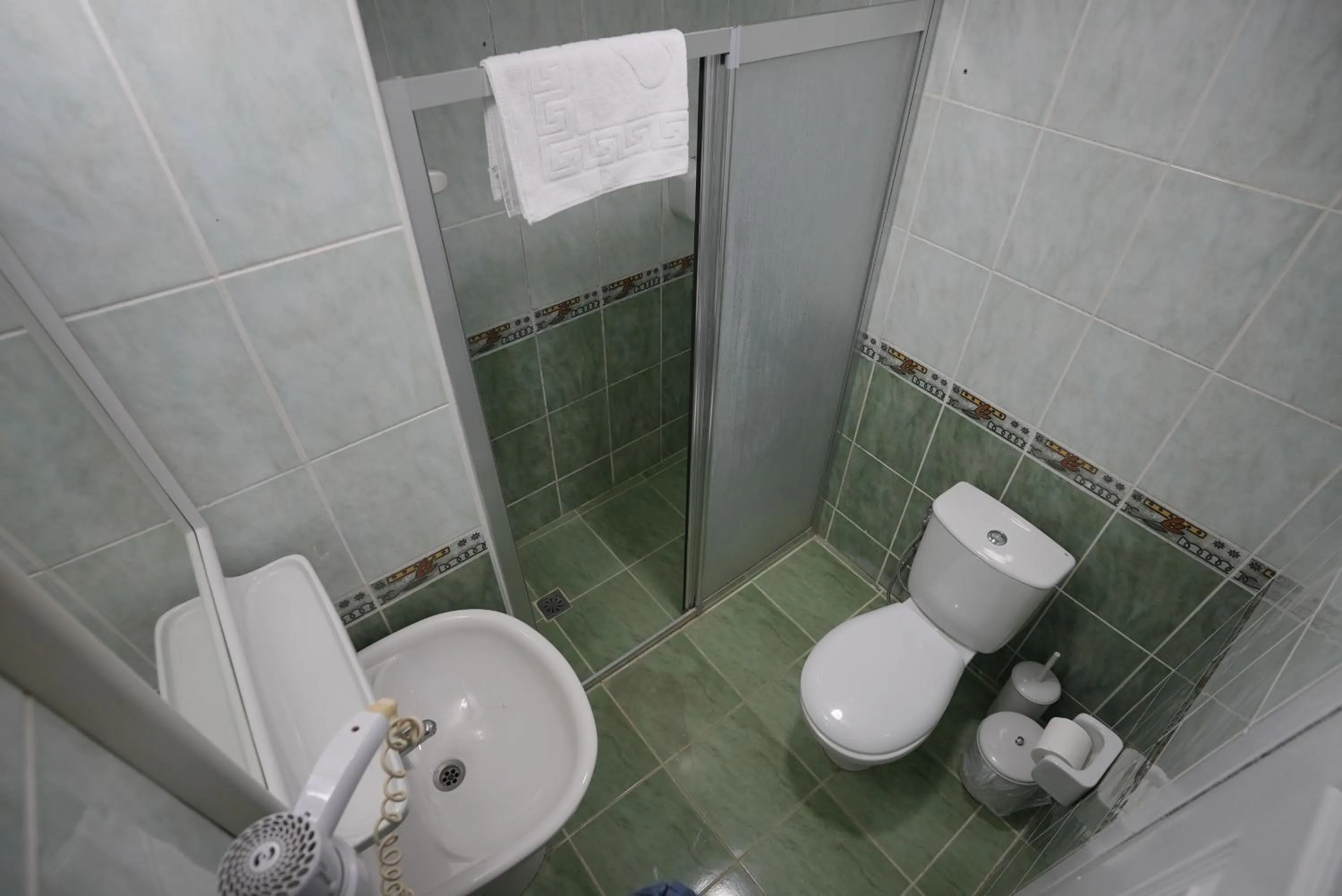 Shower in Nar 15 Boutique