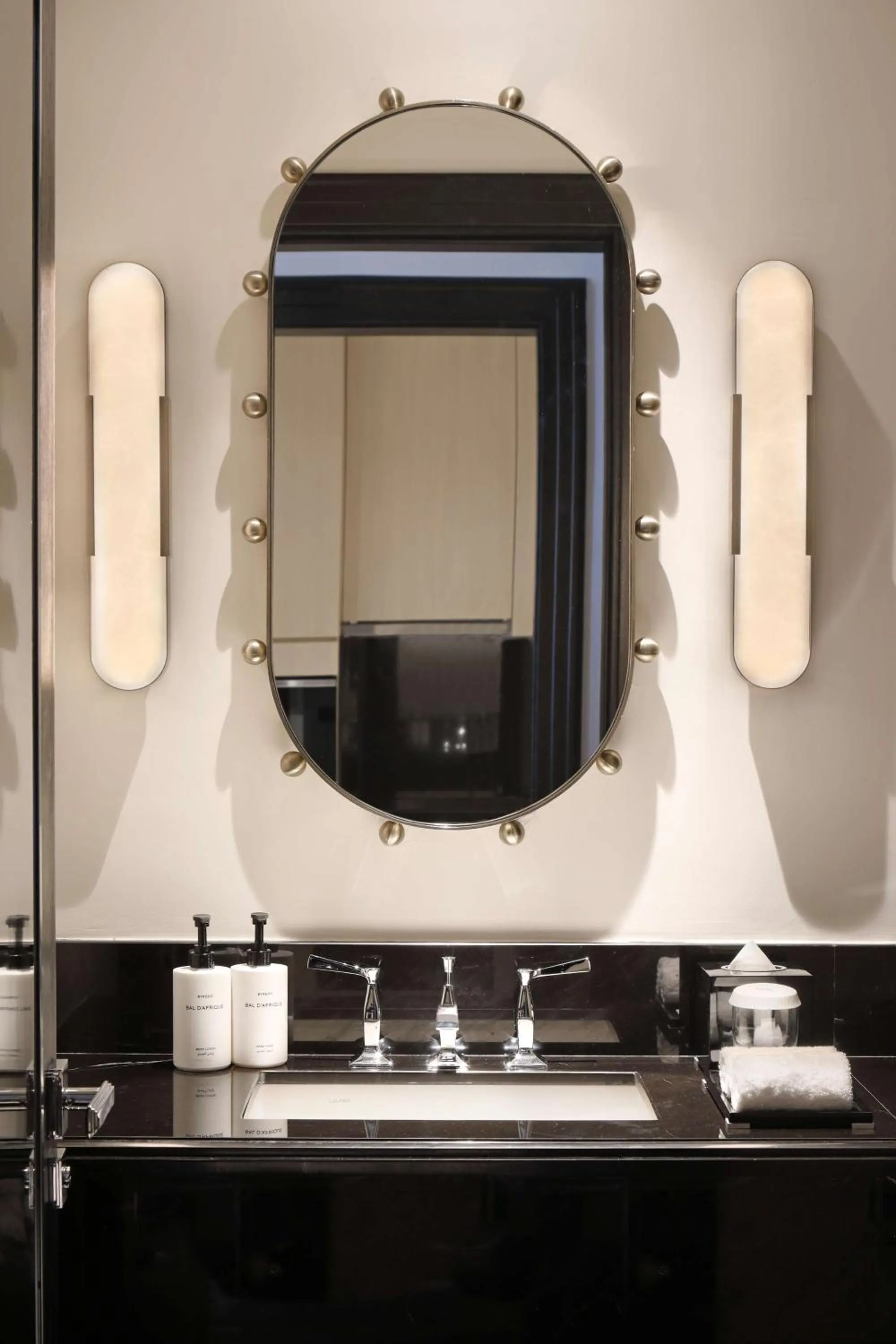 Photo of the whole room in Waldorf Astoria Doha West Bay