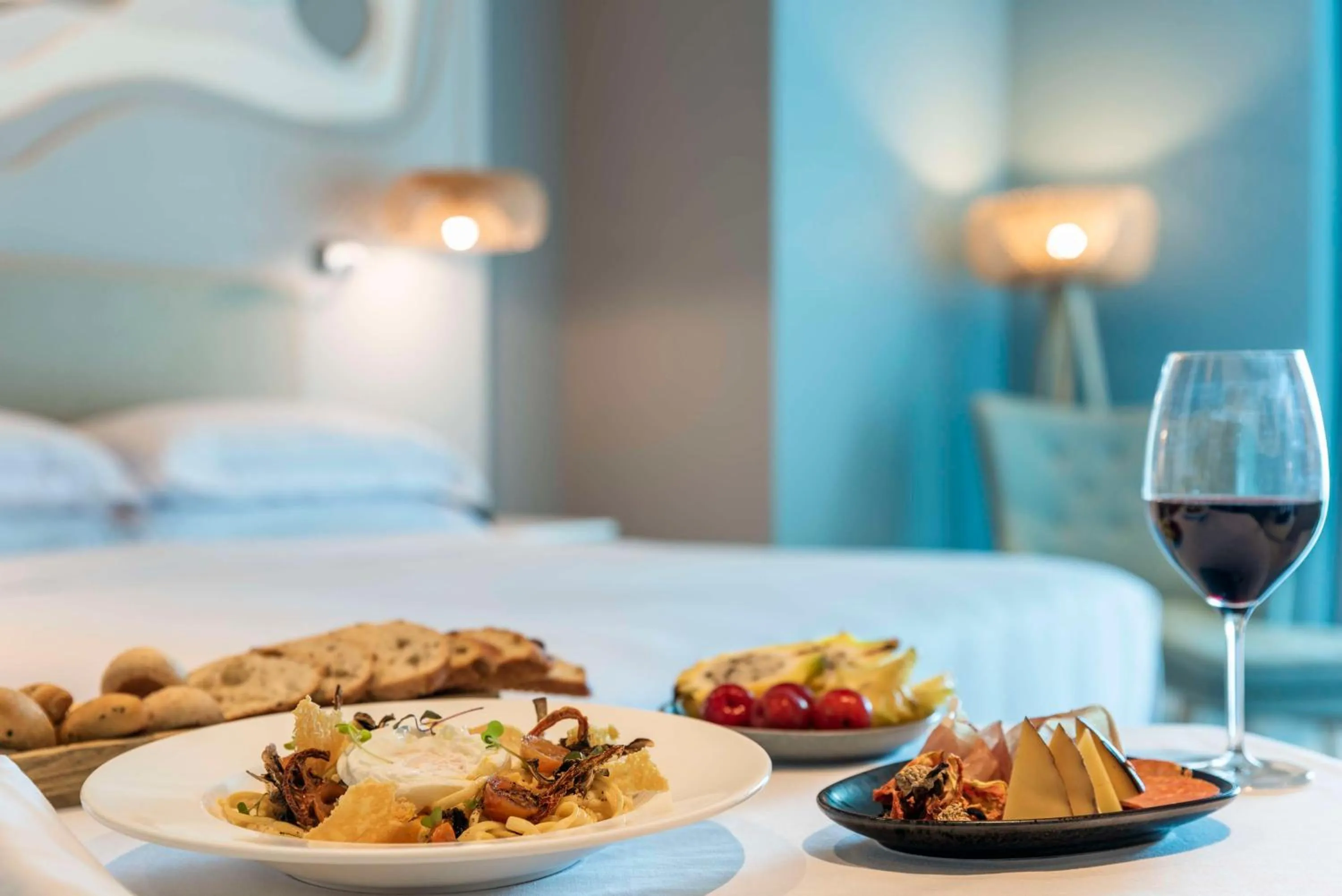 Restaurant/places to eat, Bed in Hilton Santa Marta