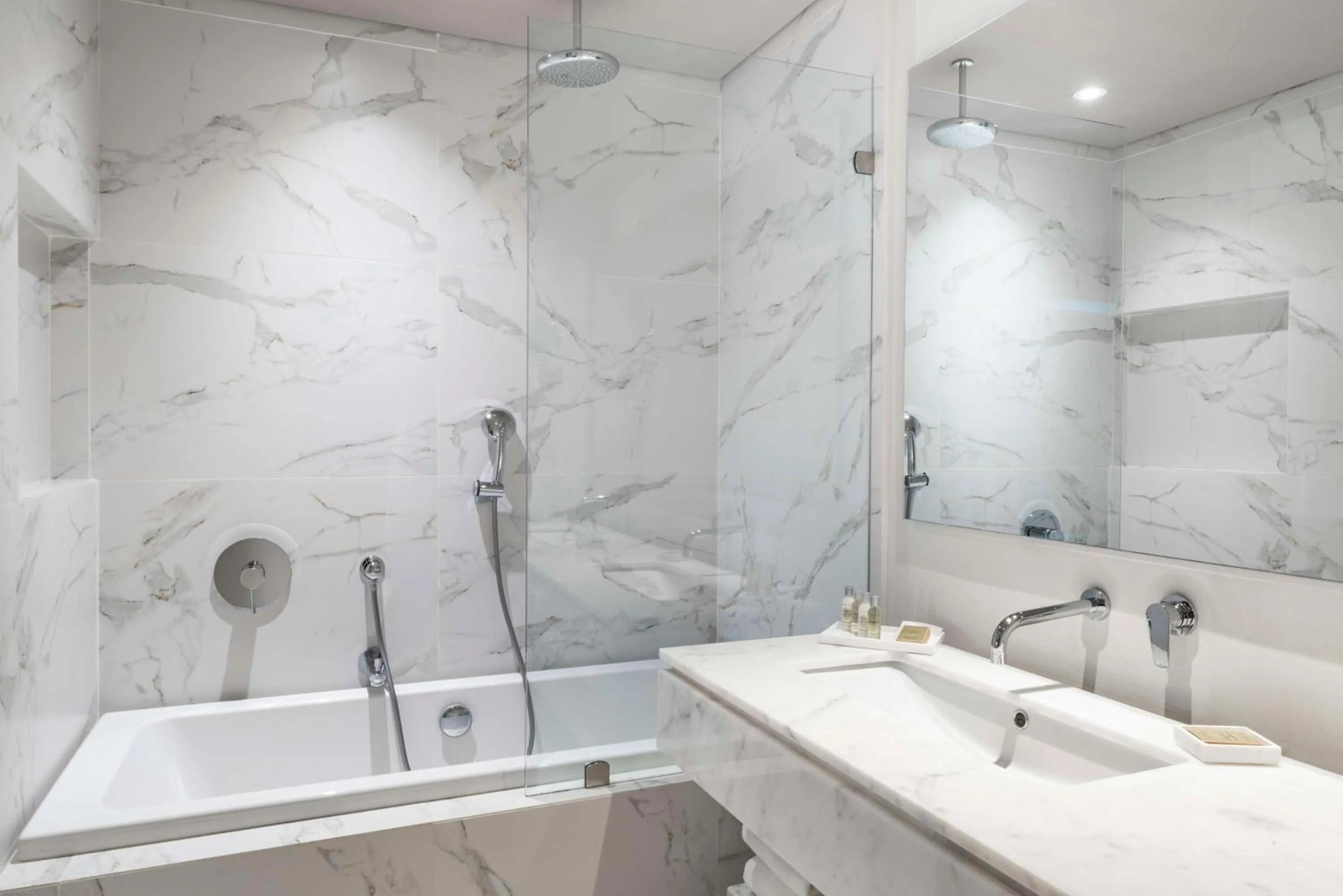 Toilet in Hilton Santa Marta