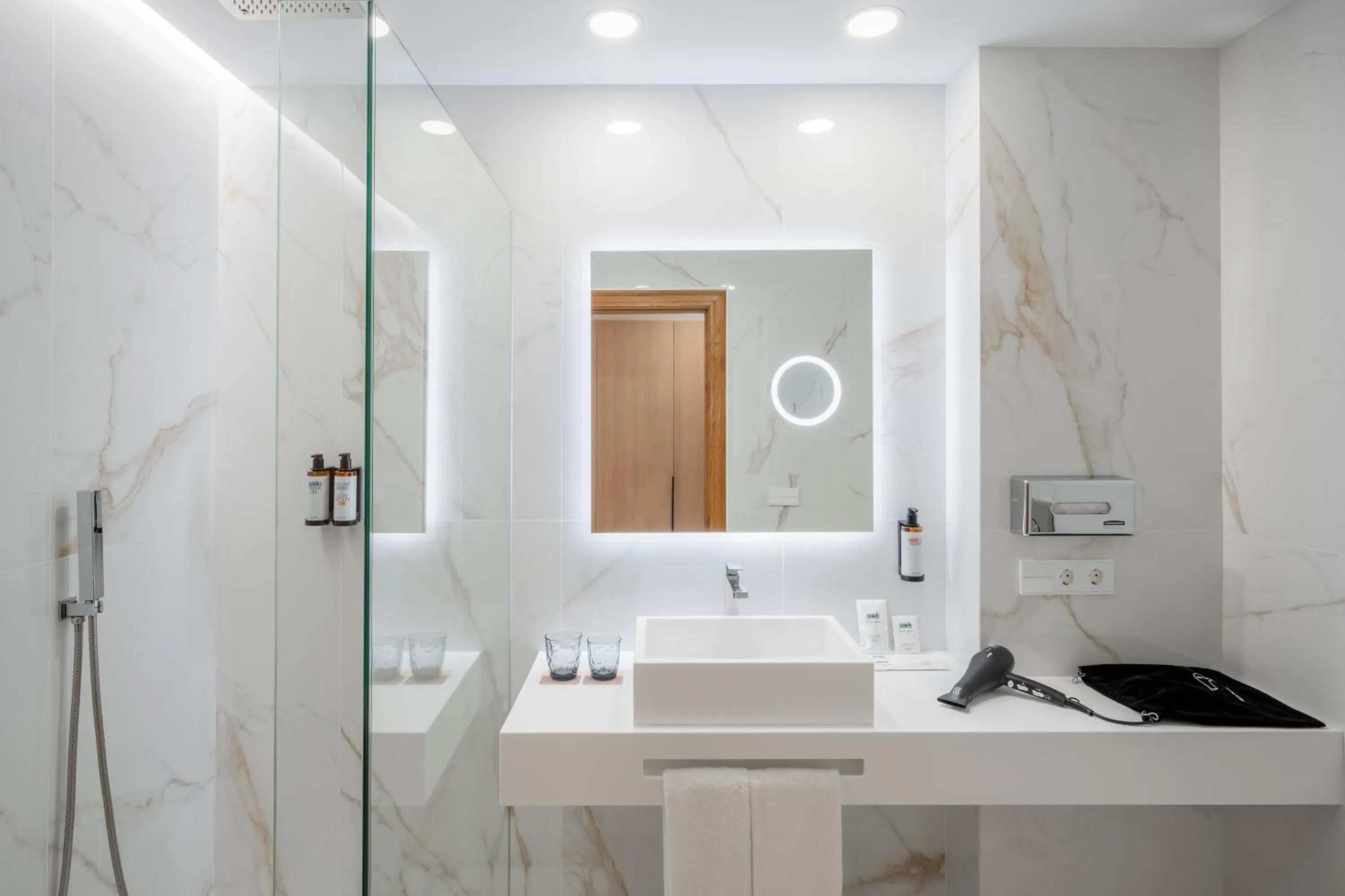 Bathroom in Hotel Vigo Los Galeones Affiliated by Meliá