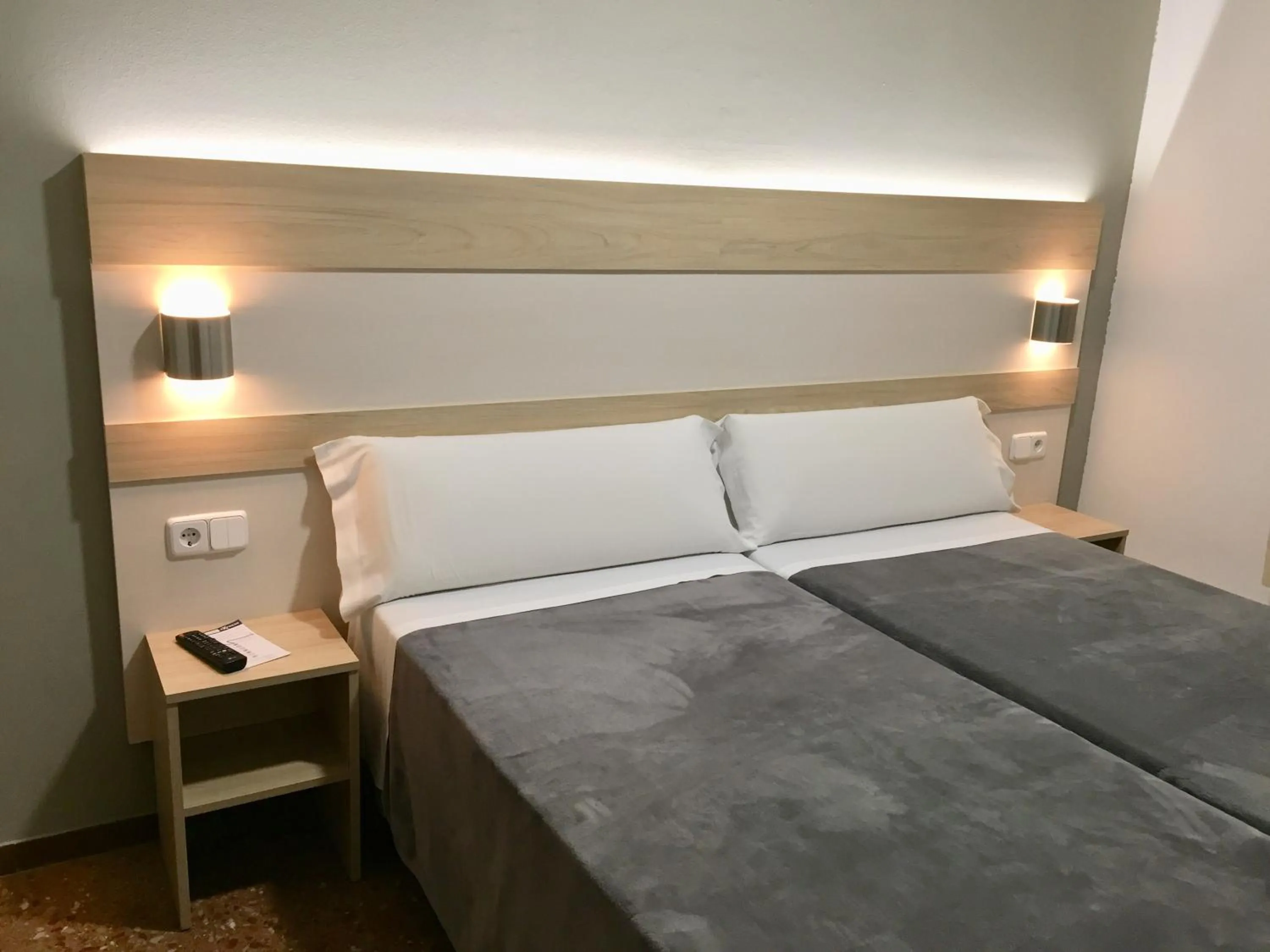 Bedroom, Bed in Hotel Catalunya Express