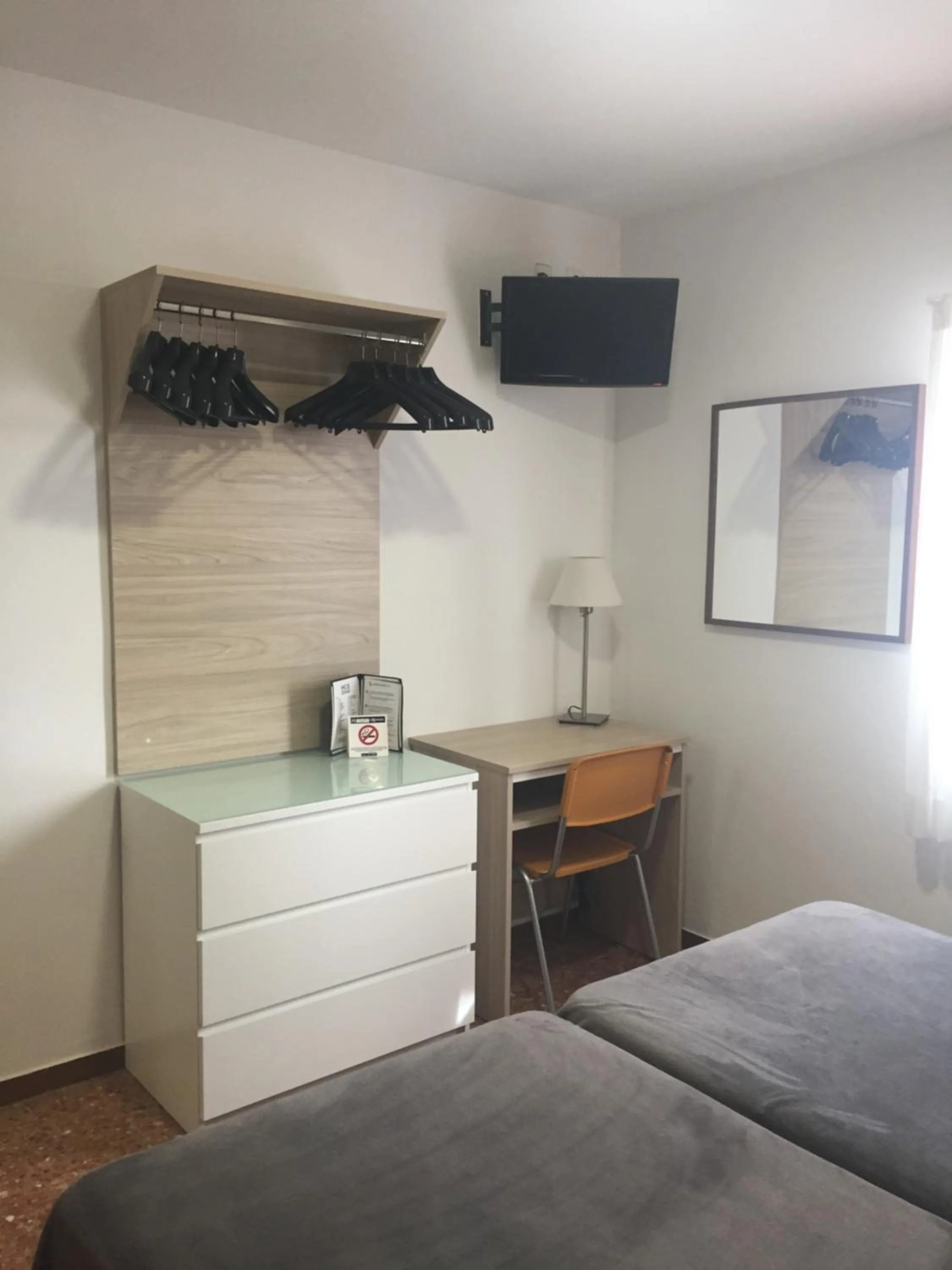 Bedroom, Bed in Hotel Catalunya Express