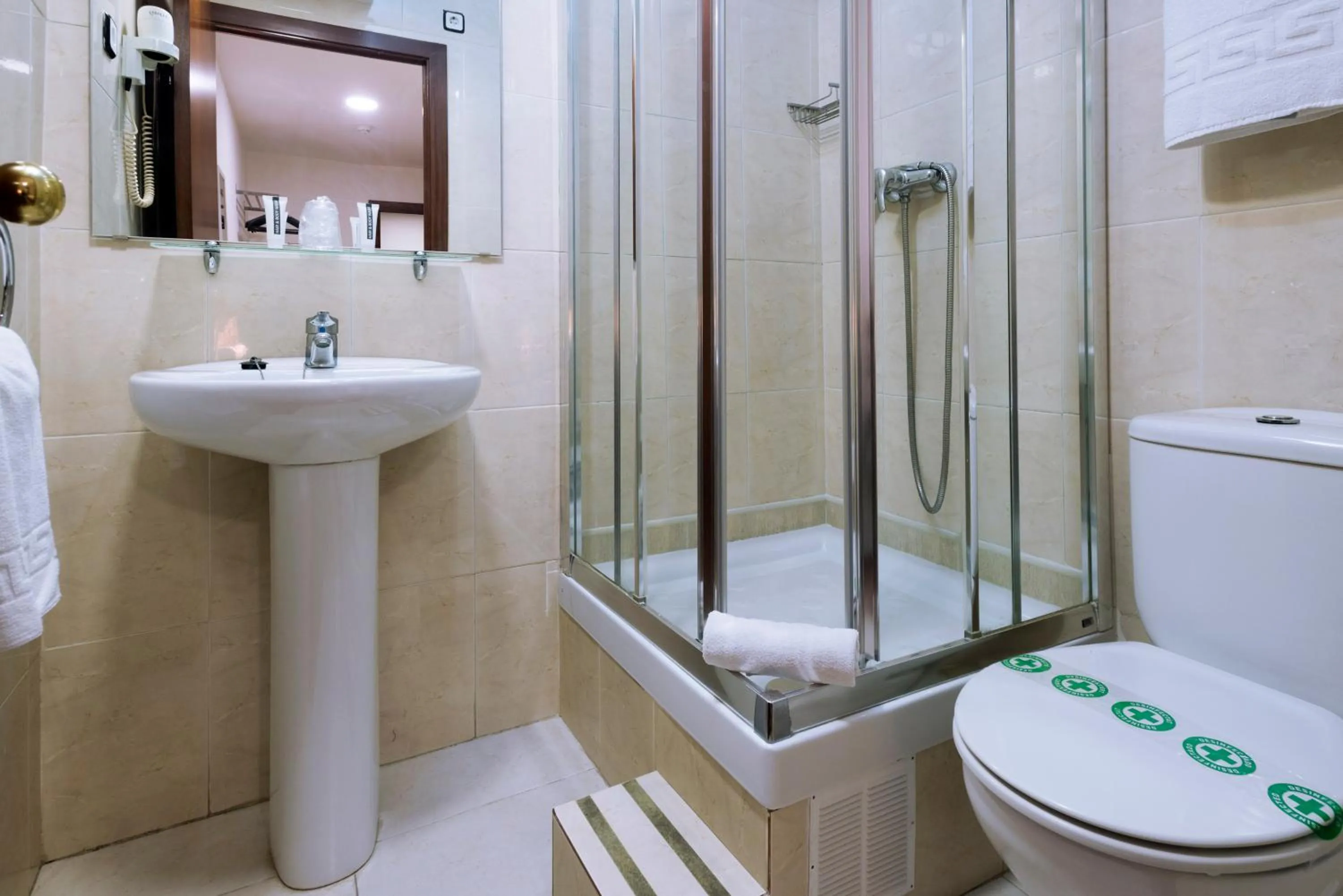 Bathroom in Hotel Catalunya Express