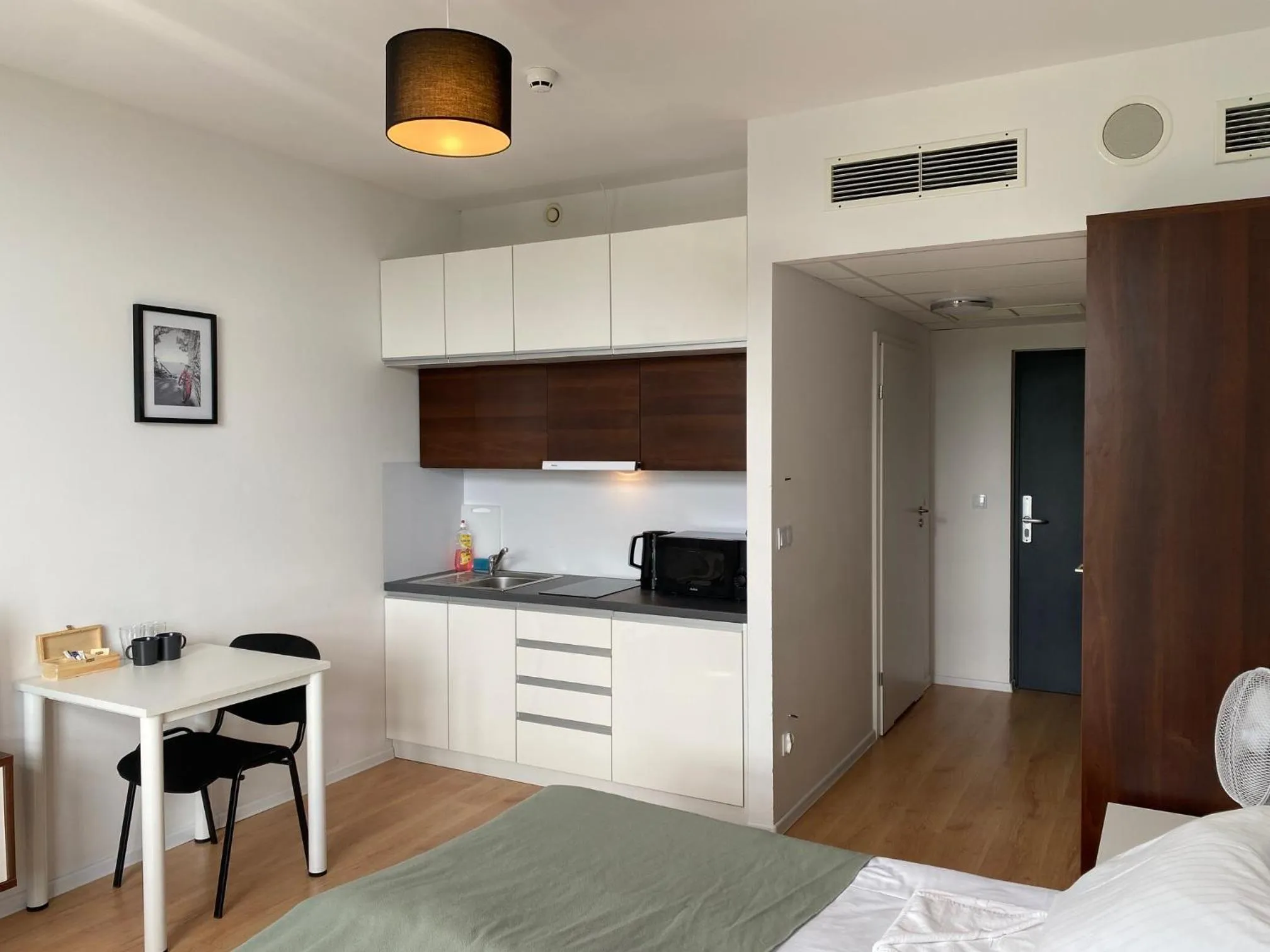 Kitchen or kitchenette in SleepWell Apartments