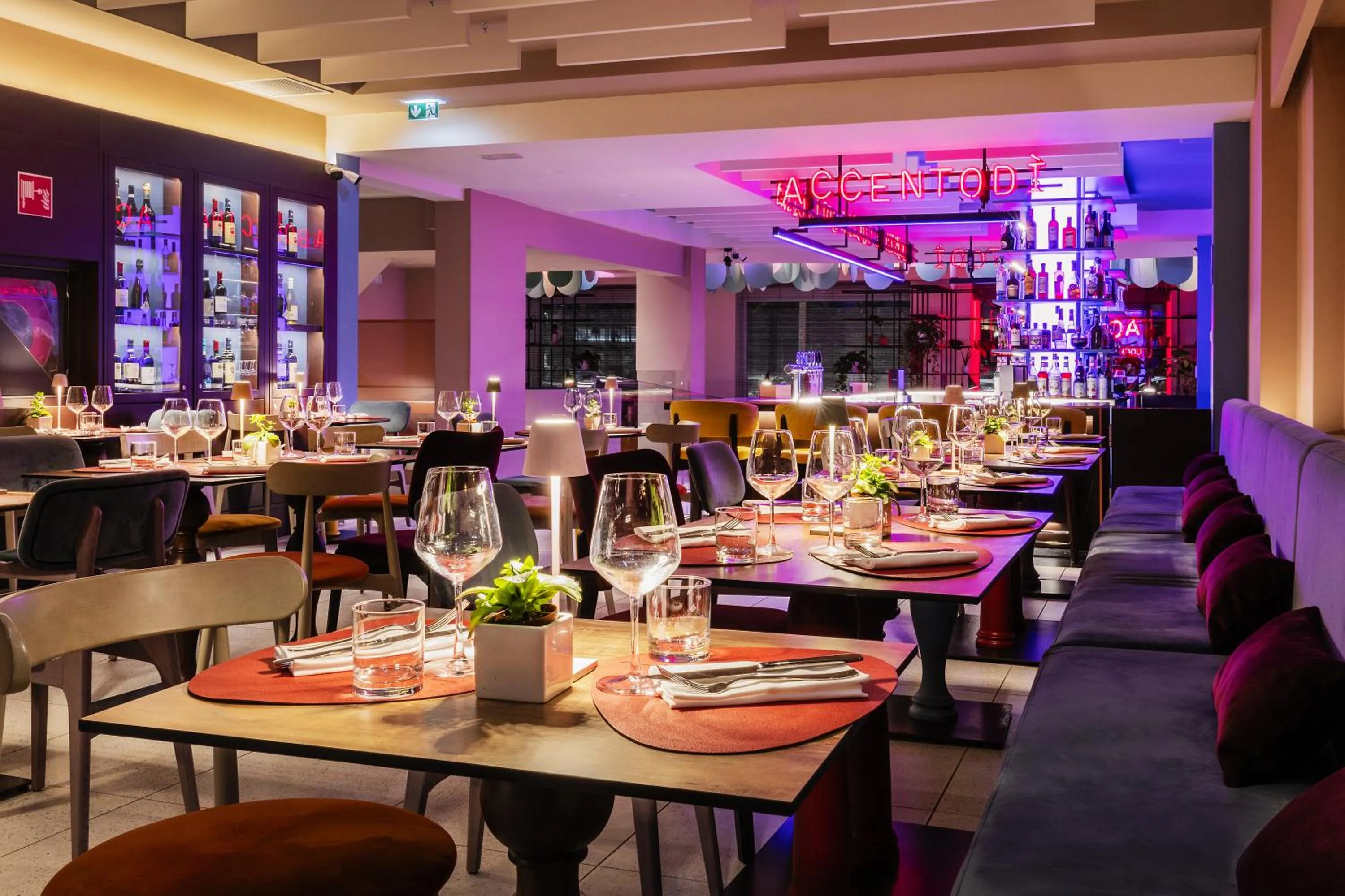 Restaurant/places to eat in Adesso Hotel