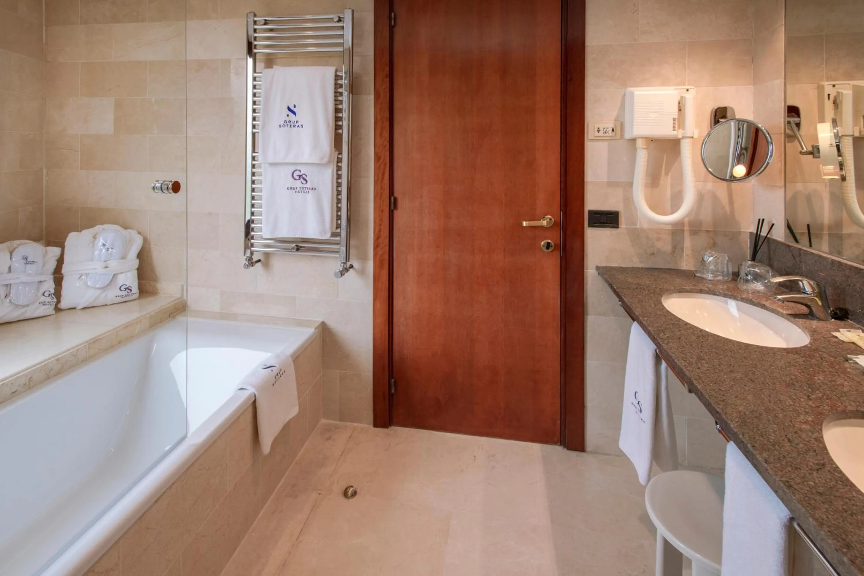 Toilet in Gran Hotel Rey Don Jaime