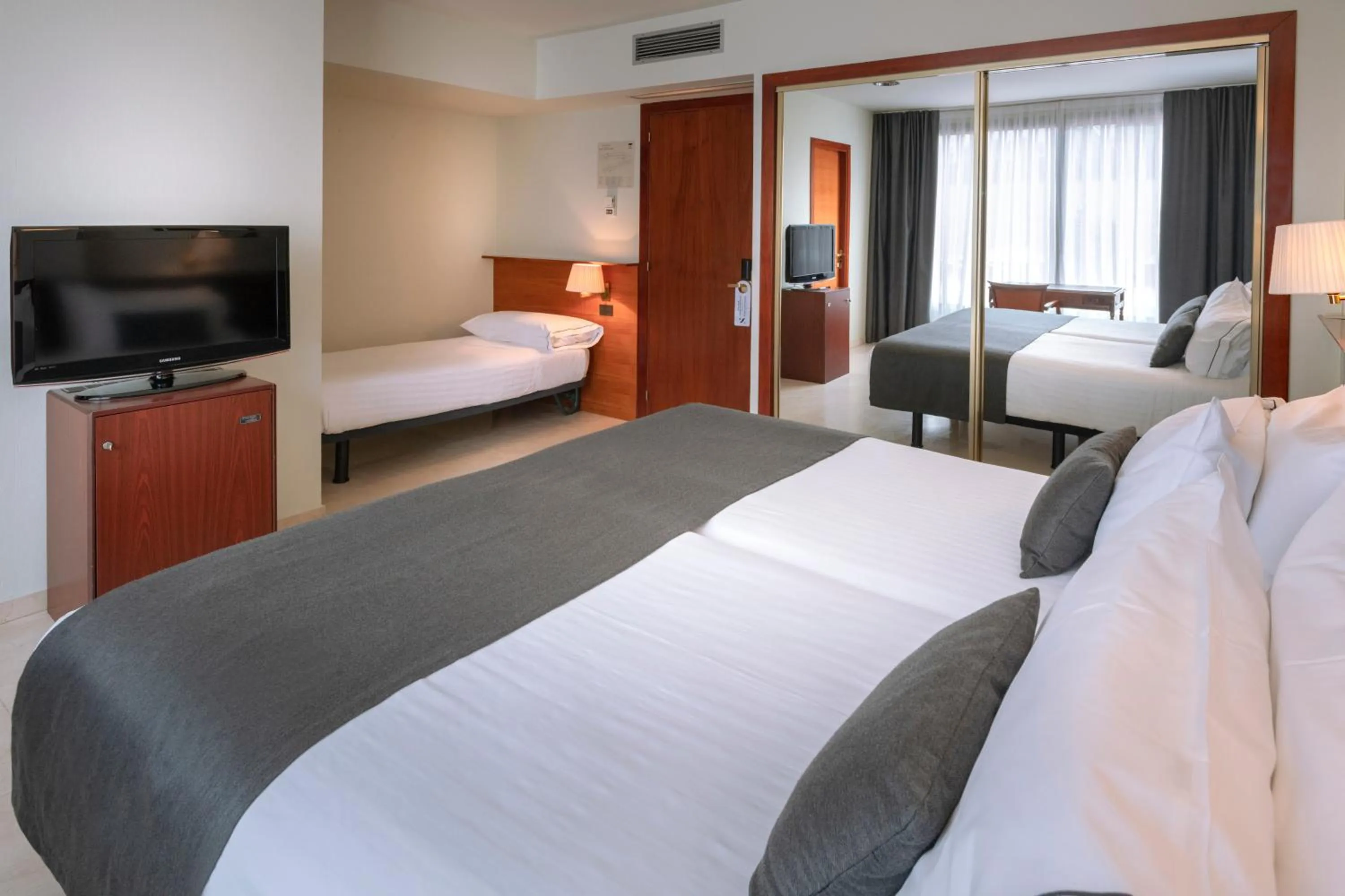 Bedroom, Bed in Gran Hotel Rey Don Jaime