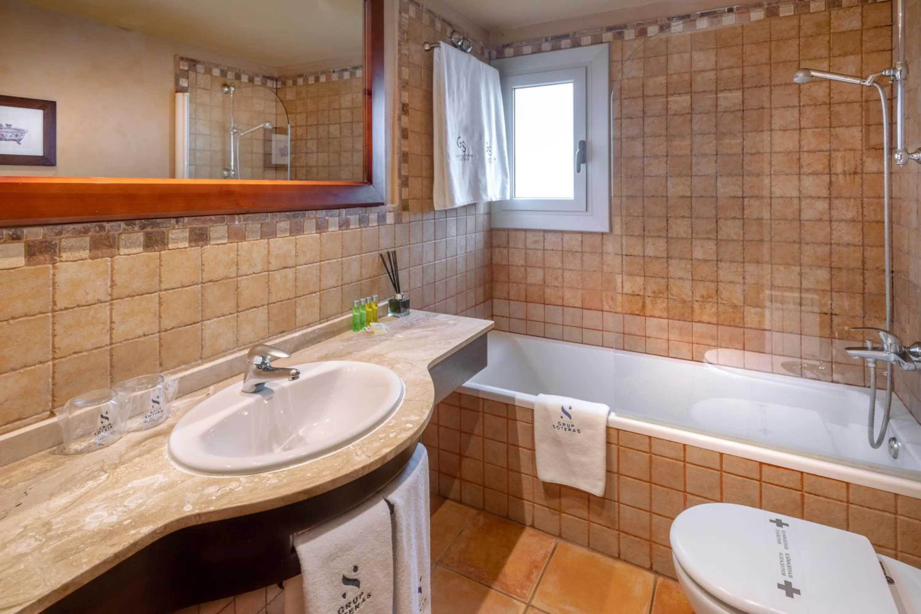 Toilet in Gran Hotel Rey Don Jaime