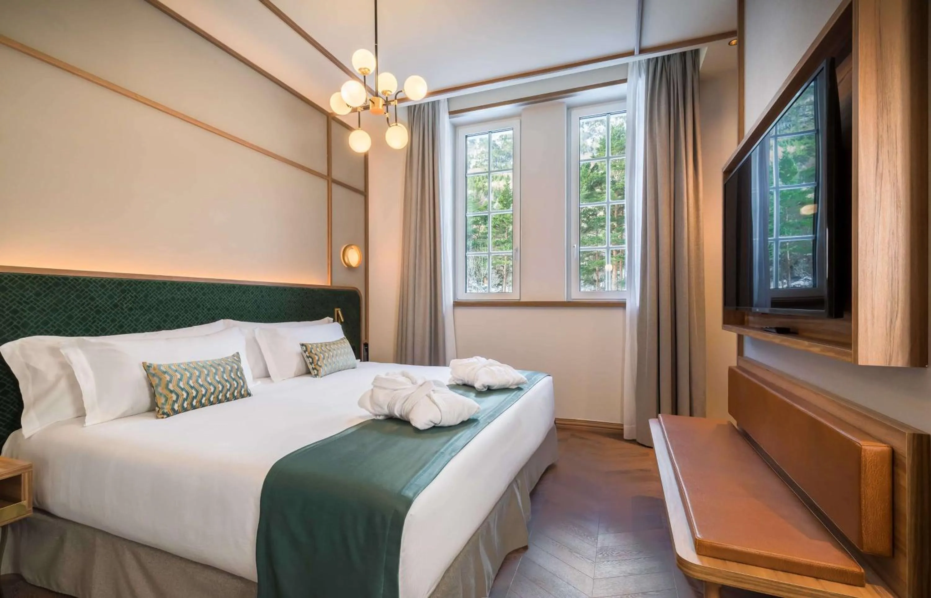 Photo of the whole room, Bed in Canfranc Estación, a Royal Hideaway Hotel - Gran Lujo