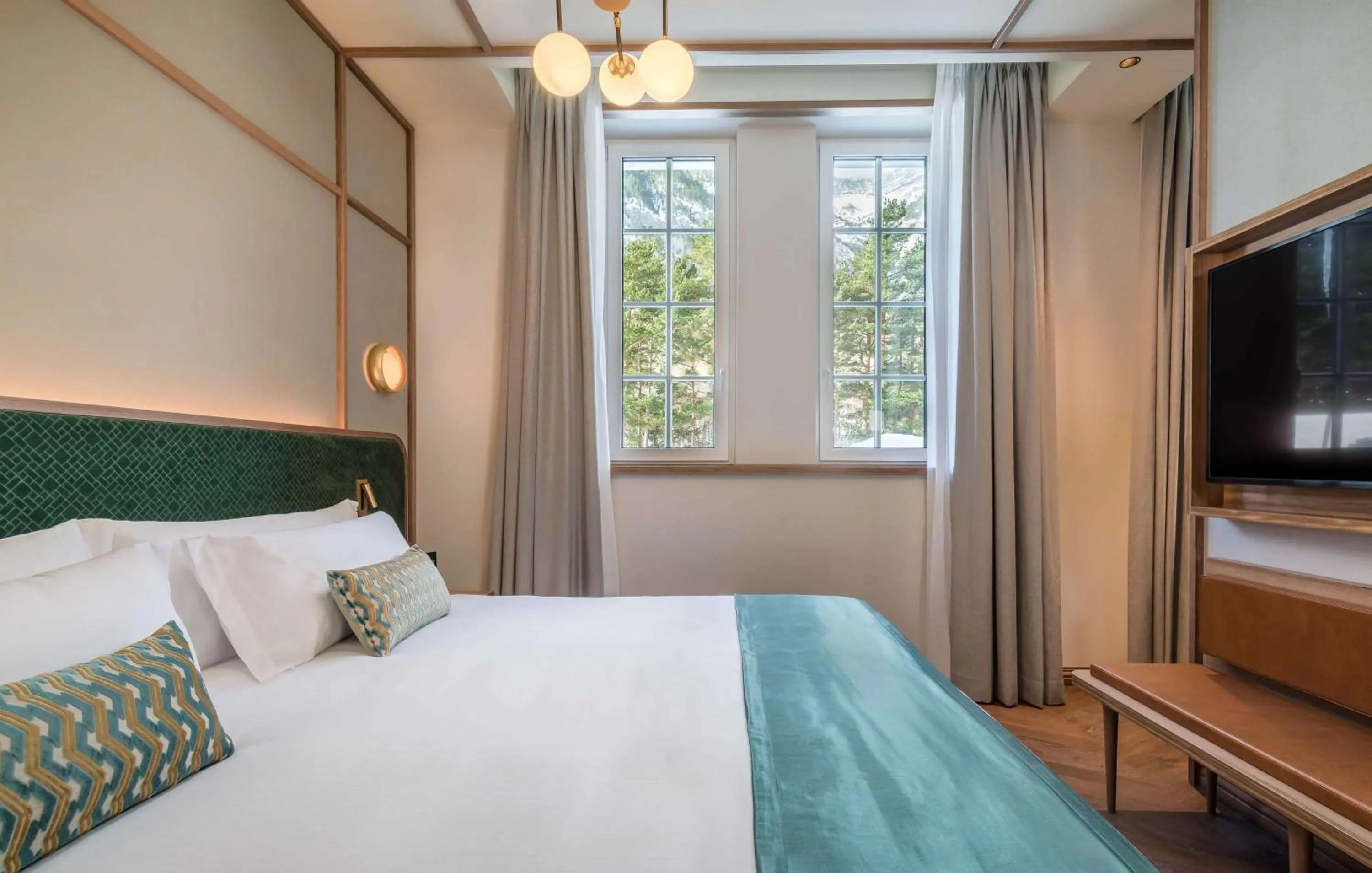 Photo of the whole room, Bed in Canfranc Estación, a Royal Hideaway Hotel - Gran Lujo