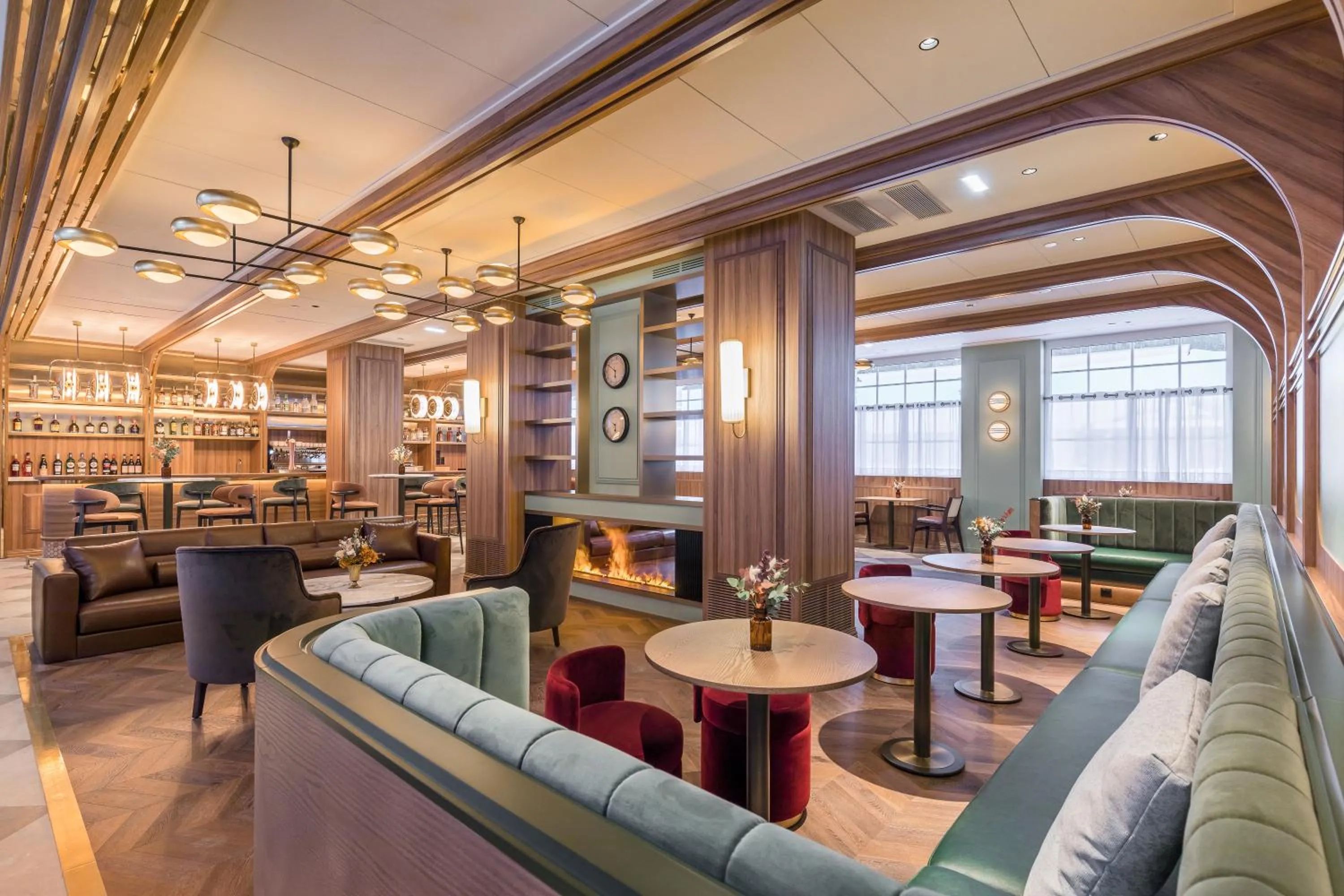 Lounge or bar in Canfranc Estación, a Royal Hideaway Hotel - Gran Lujo