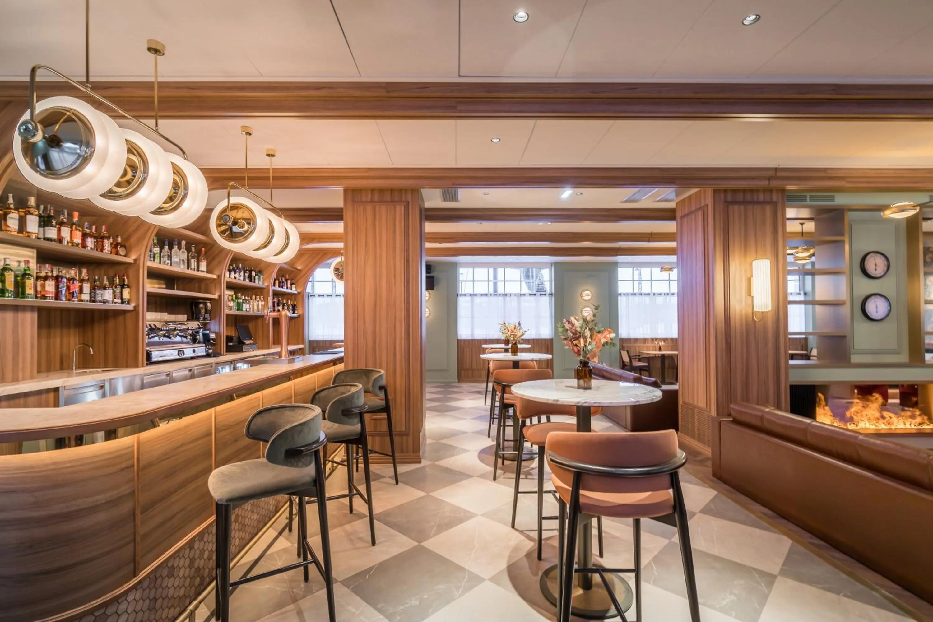 Lounge or bar in Canfranc Estación, a Royal Hideaway Hotel - Gran Lujo