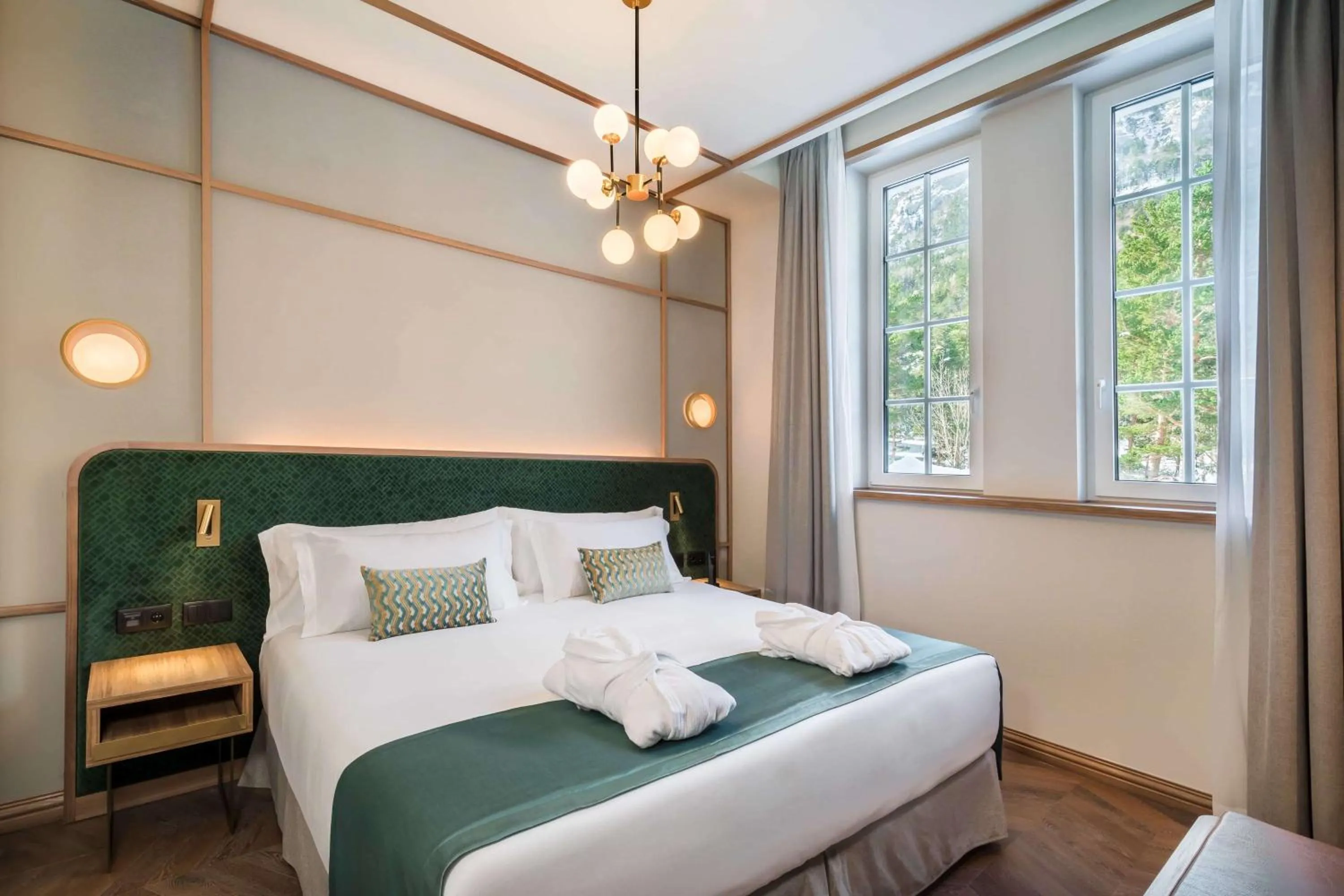 Photo of the whole room, Bed in Canfranc Estación, a Royal Hideaway Hotel - Gran Lujo