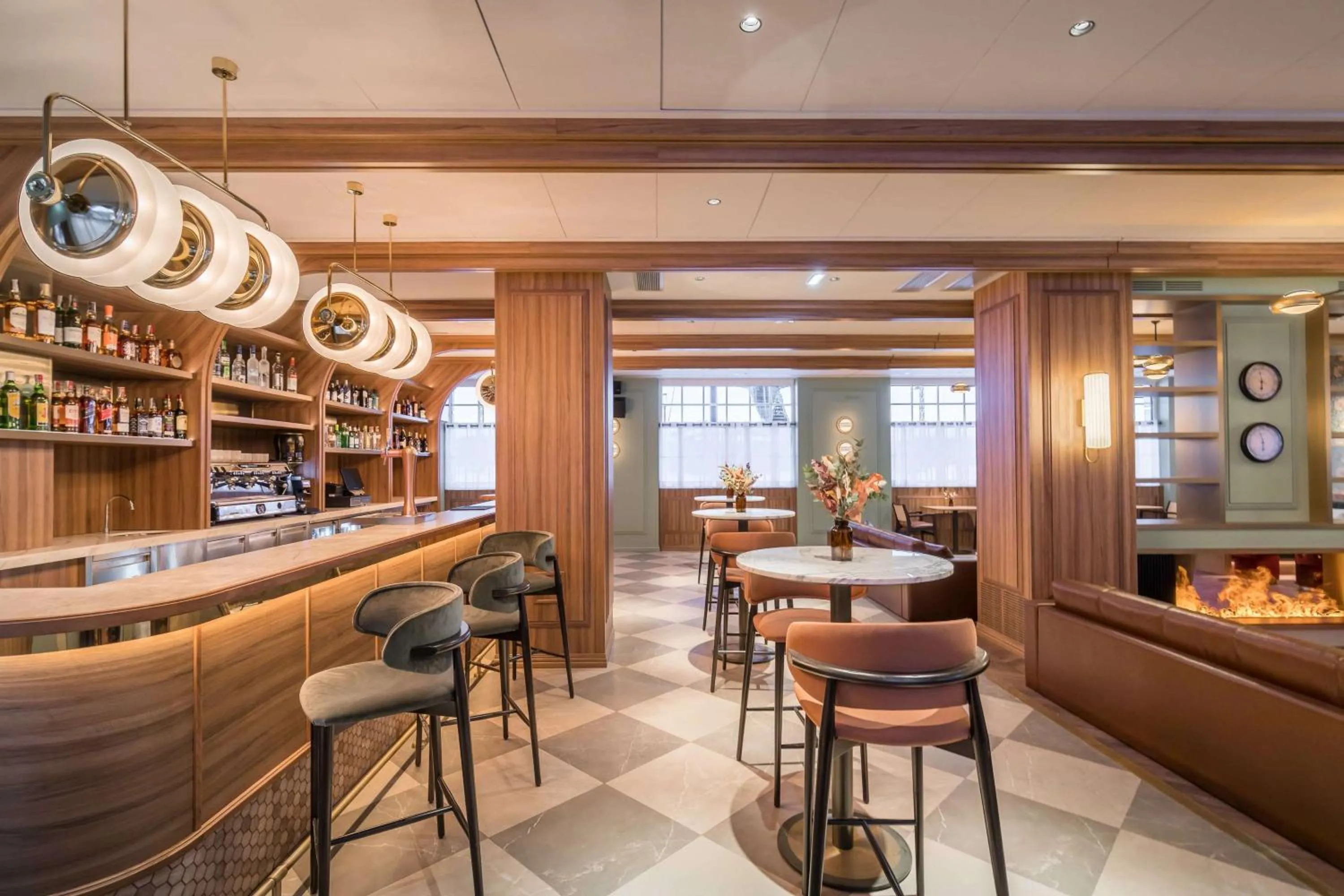 Lounge or bar in Canfranc Estación, a Royal Hideaway Hotel - Gran Lujo