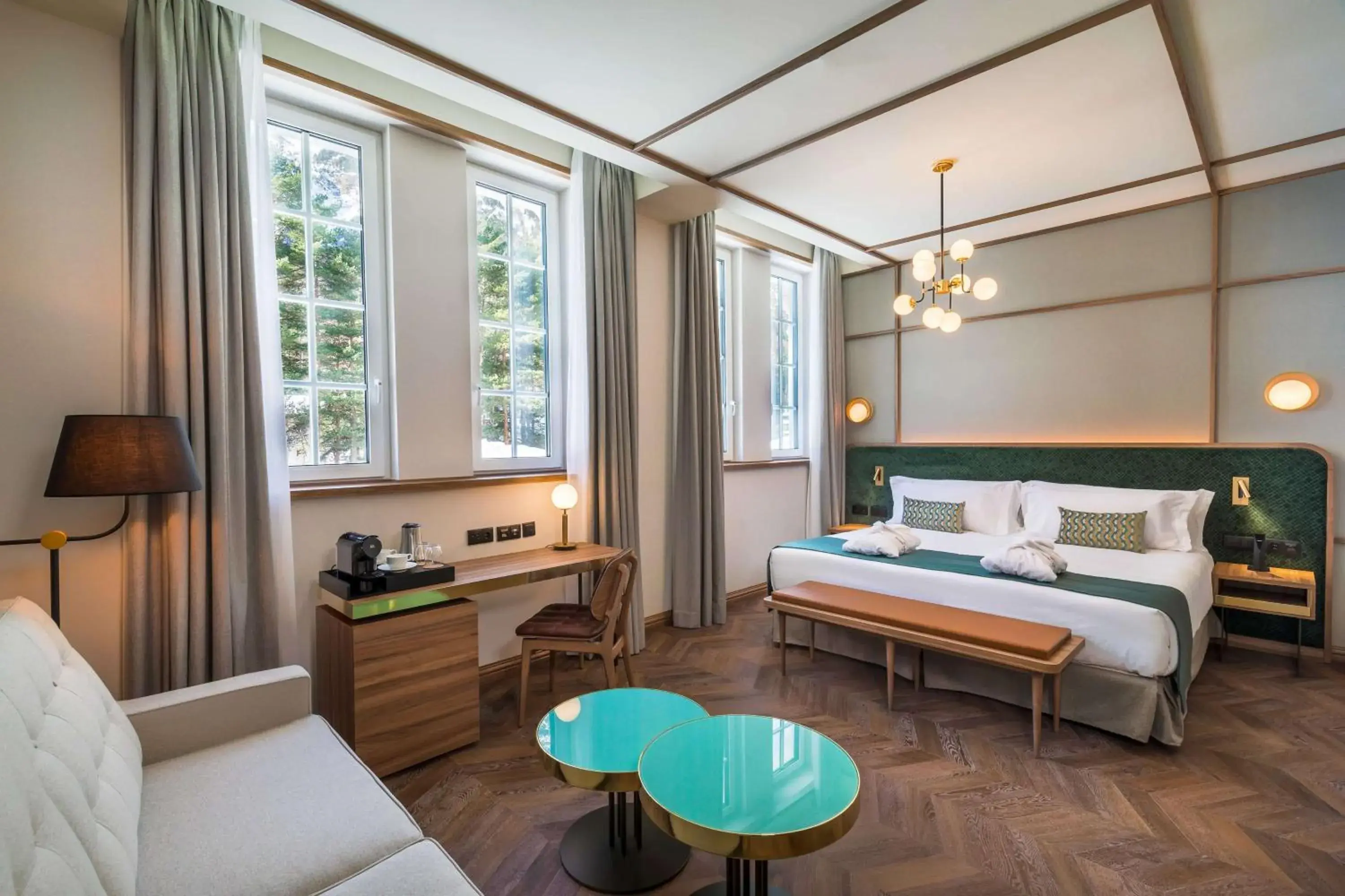 Superior Family Room in Canfranc Estación, a Royal Hideaway Hotel - Gran Lujo Superior Family Room in Canfranc Estación, a Royal Hideaway Hotel - Gran Lujo