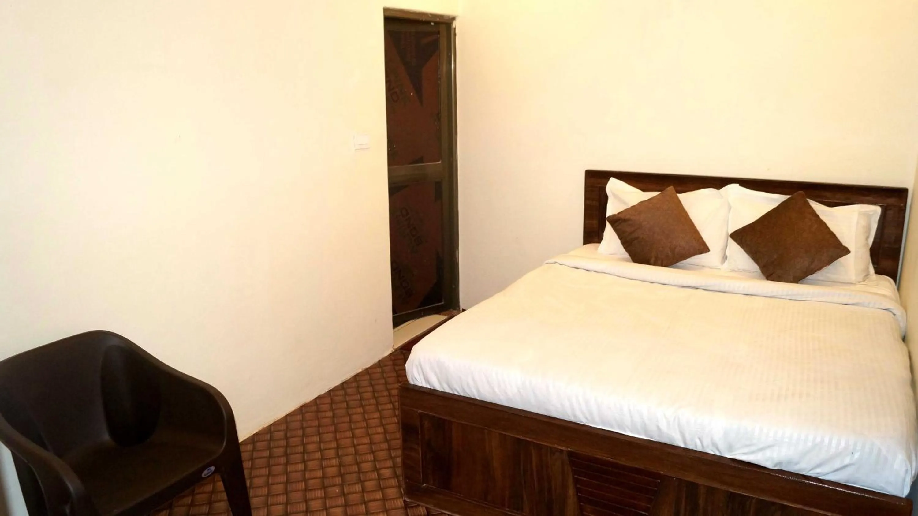 Bedroom, Bed in Hotel O Mishra Suites