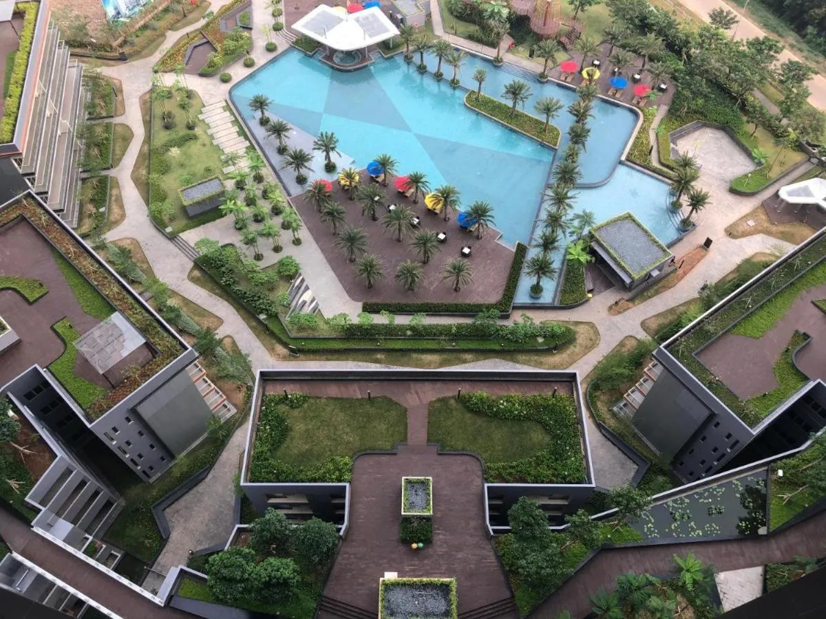 Swimming pool in Gold Coast Apartemen PIK by Dluxx