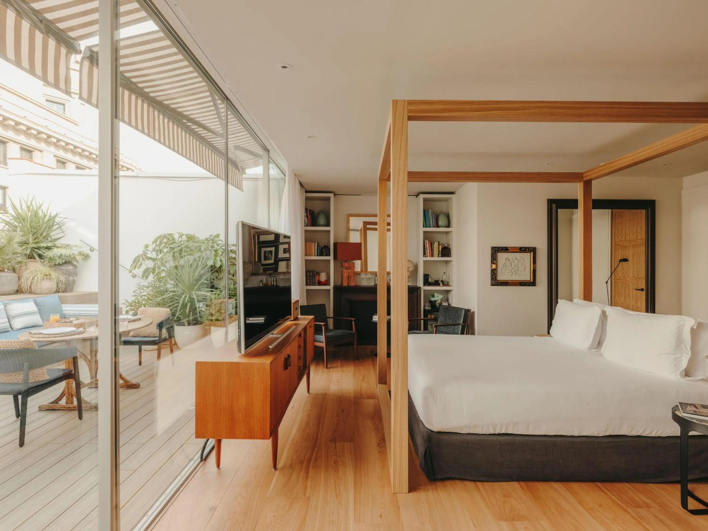 Photo of the whole room, Bed in Hotel Pulitzer Barcelona