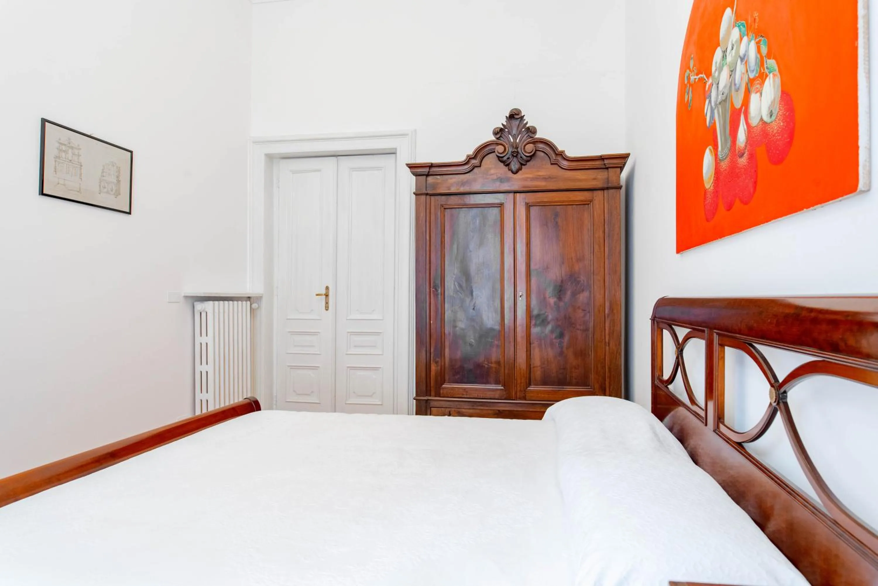 Bedroom, Bed in The Queen, AC, Parking by HAPPYHOSTORINO
