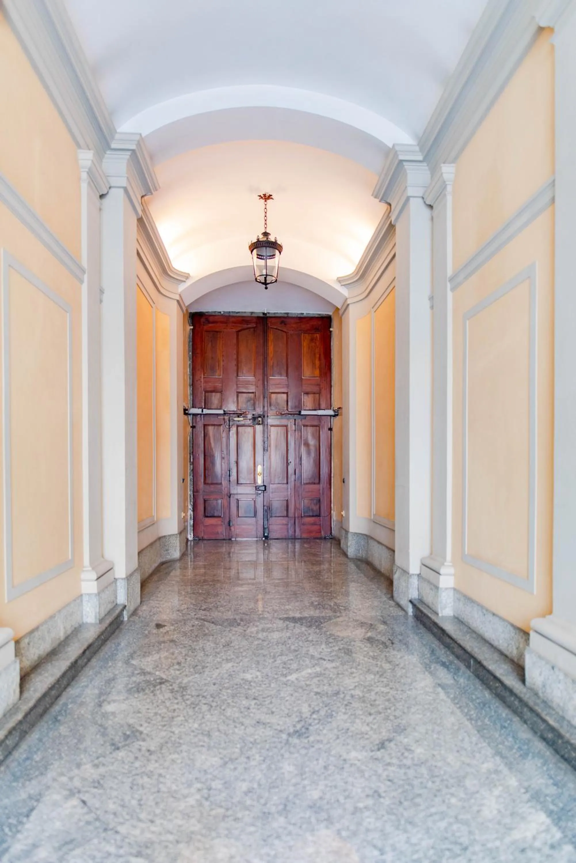 Facade/entrance in The Queen, AC, Parking by HAPPYHOSTORINO