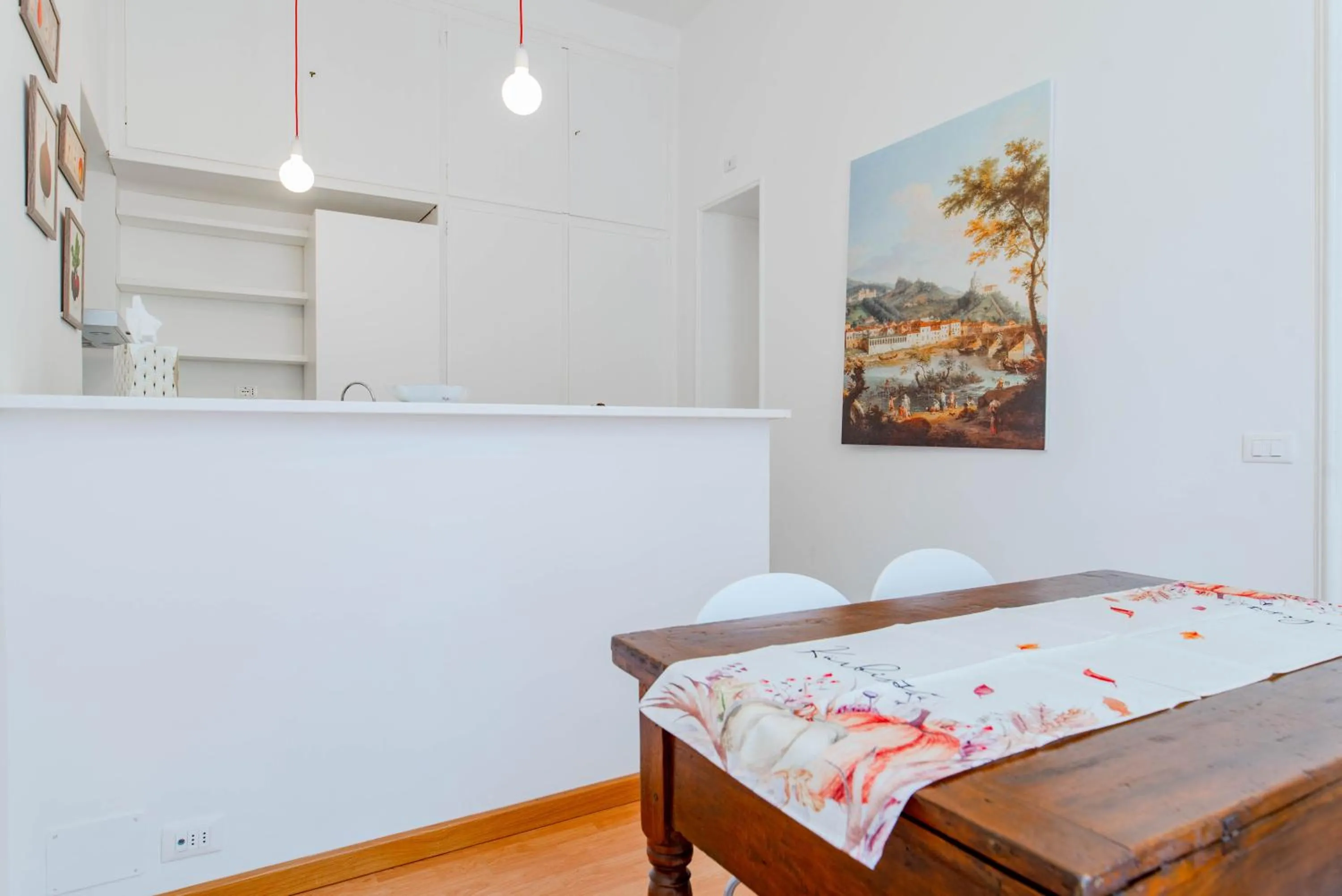 kitchen, Bed in The Queen, AC, Parking by HAPPYHOSTORINO