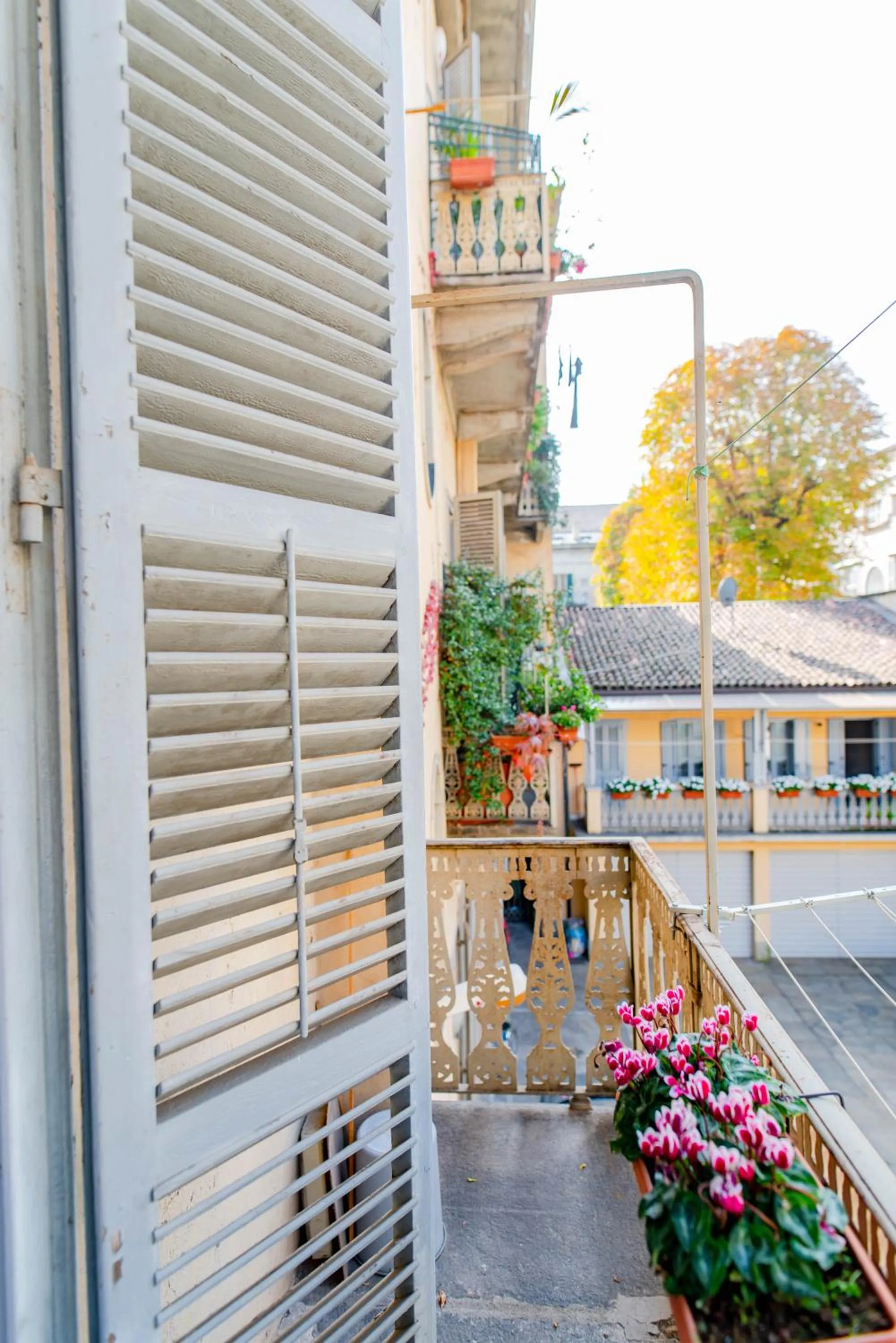Balcony/Terrace in The Queen, AC, Parking by HAPPYHOSTORINO