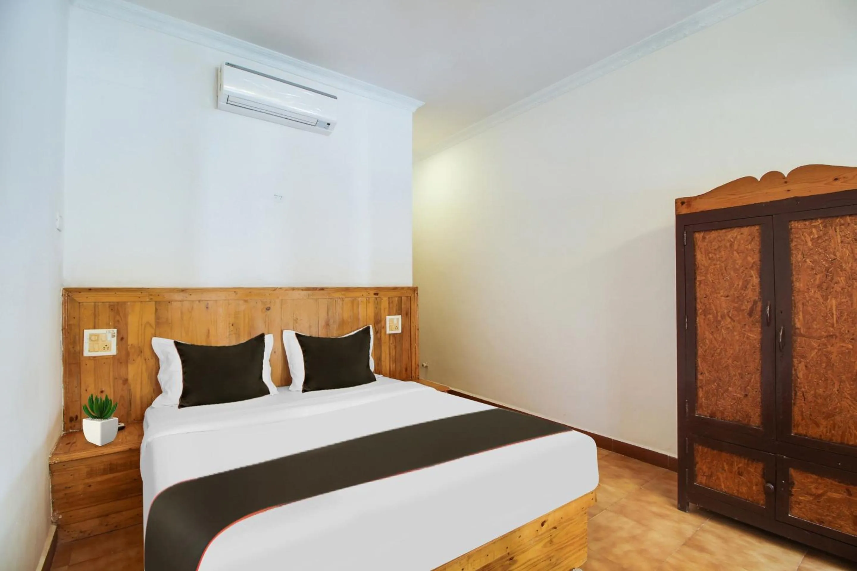 Bedroom, Bed in Collection O Bay