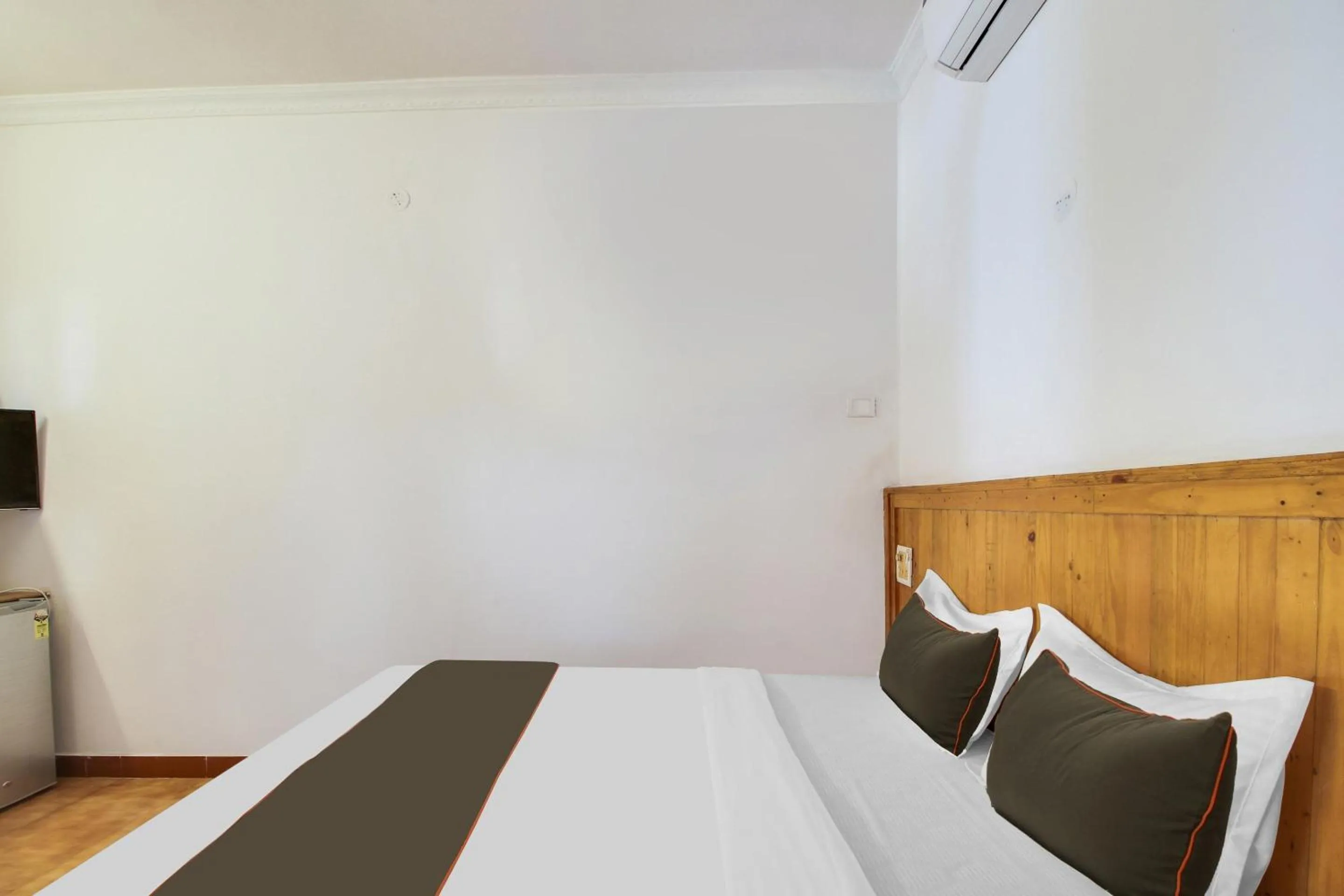 Bedroom, Bed in Collection O Bay