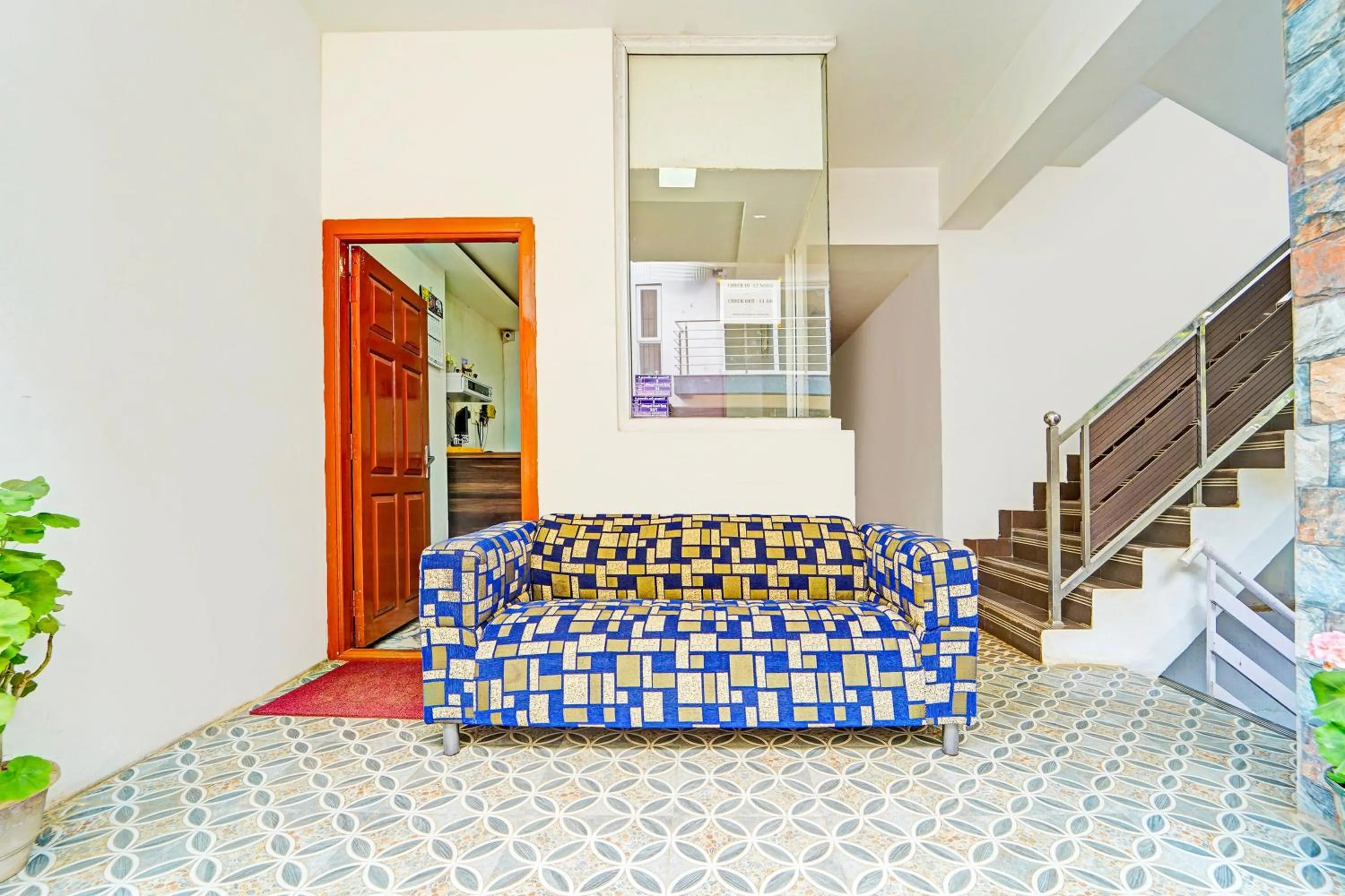 Lobby or reception in Super Hotel O Vijaynagar Road Formerly Anmol Peace Stay