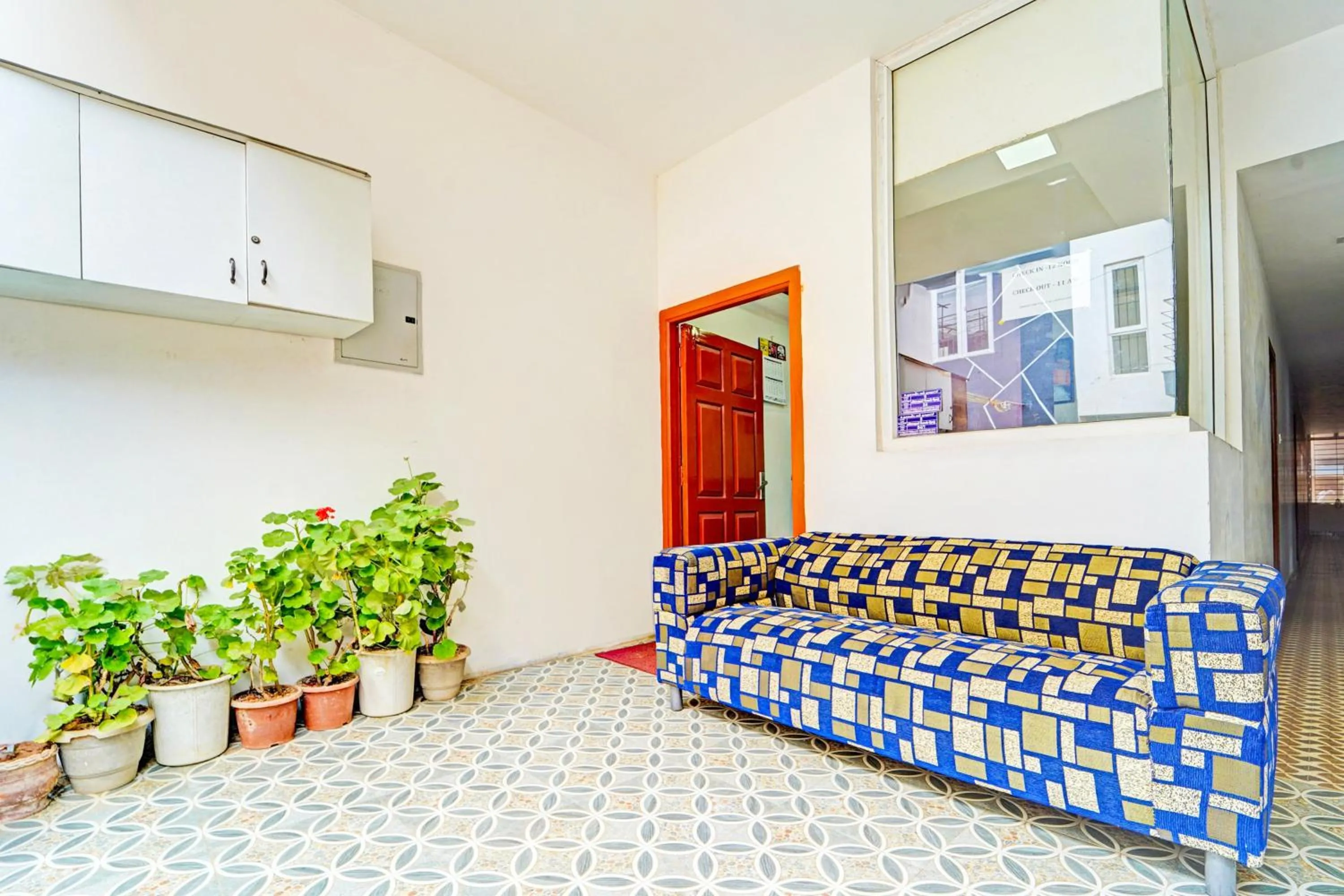 Lobby or reception in Super Hotel O Vijaynagar Road Formerly Anmol Peace Stay