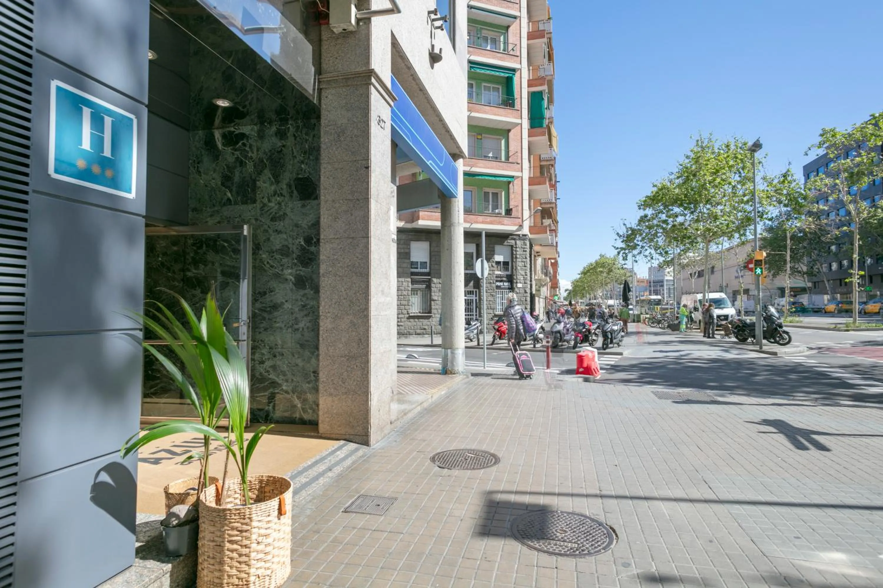 Facade/entrance in Hotel Acta Azul Barcelona