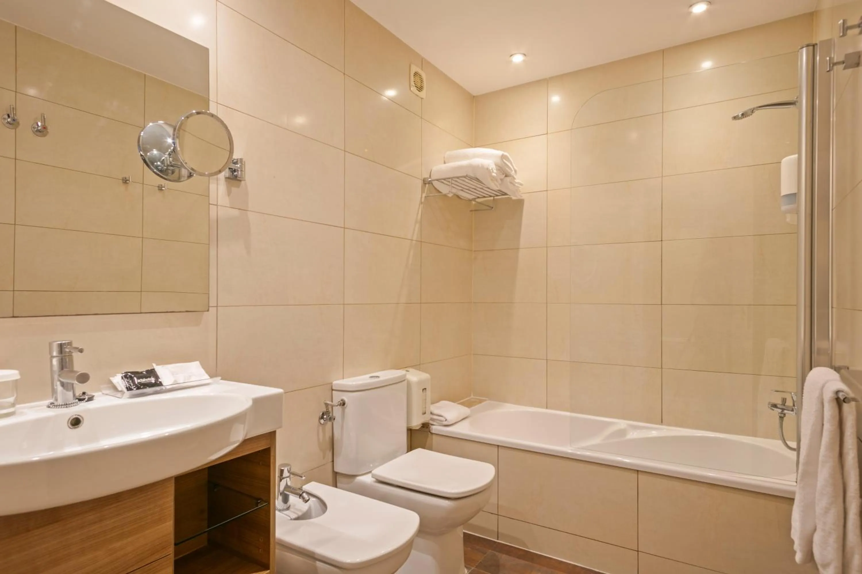 Bathroom in Hotel Acta Azul Barcelona