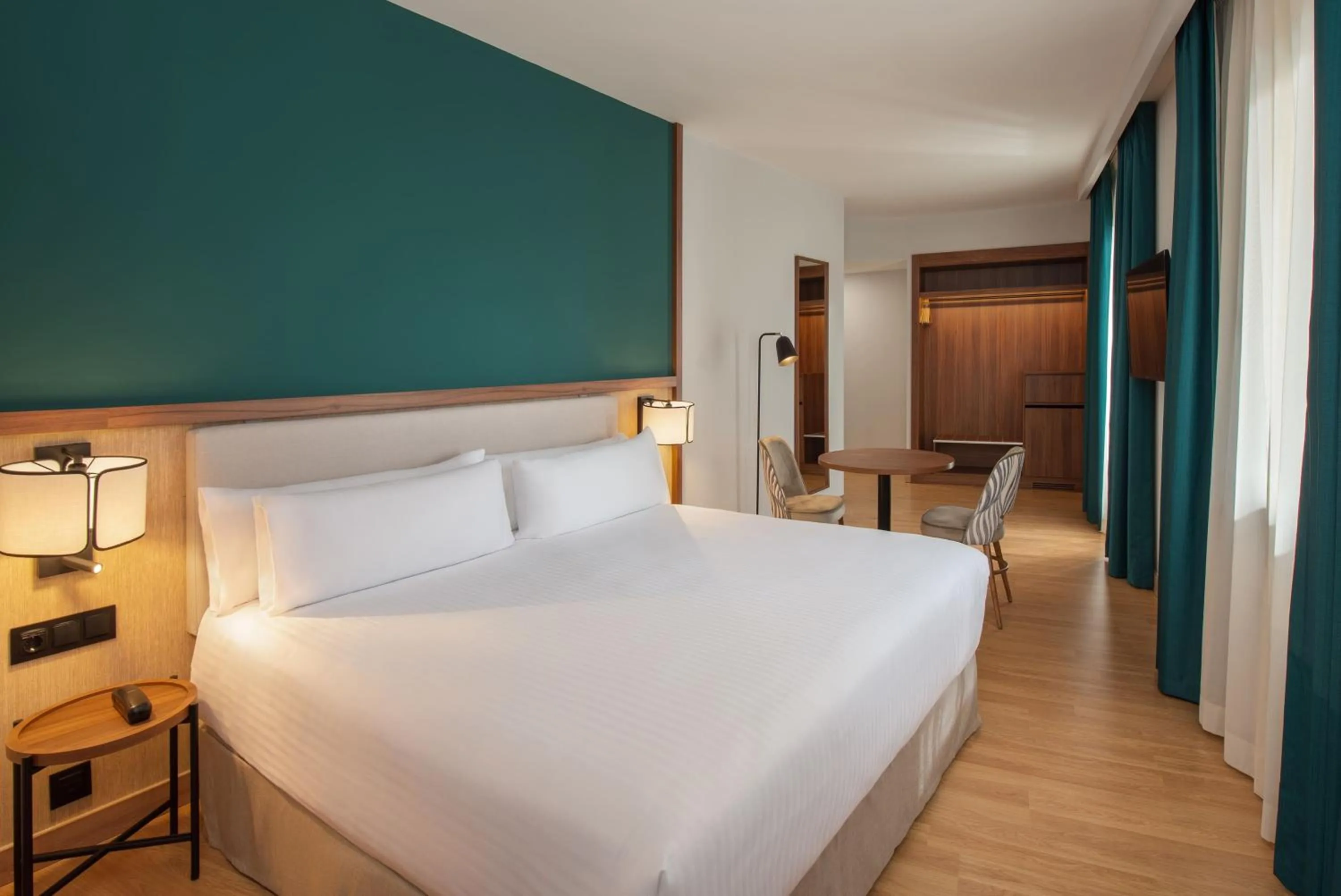 Property building, Bed in Hotel Elche Centro Affiliated by Meliá