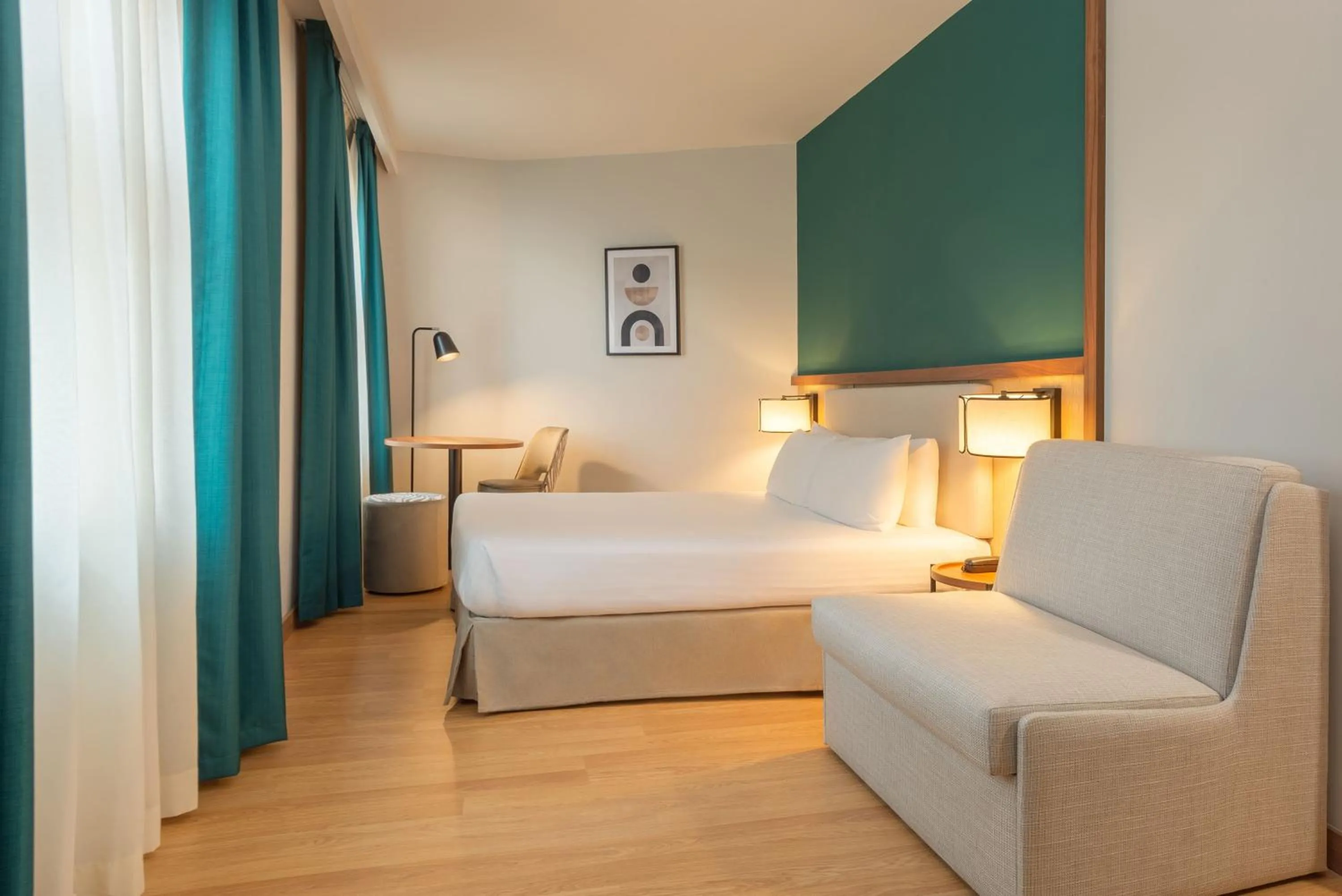 Property building, Bed in Hotel Elche Centro Affiliated by Meliá