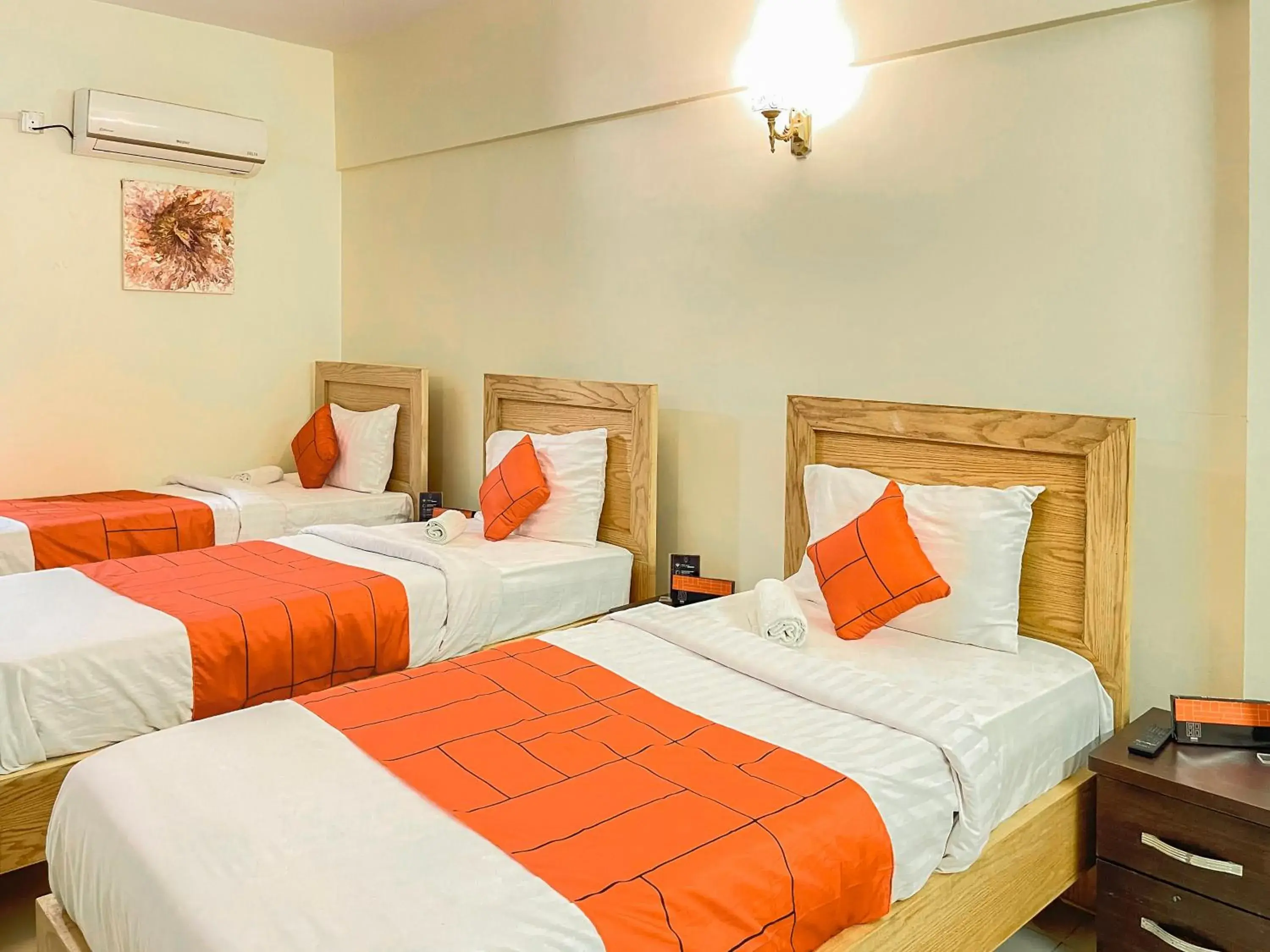 Deluxe Triple Room in GOHO Rooms 10th Commercial Deluxe Triple Room in GOHO Rooms 10th Commercial