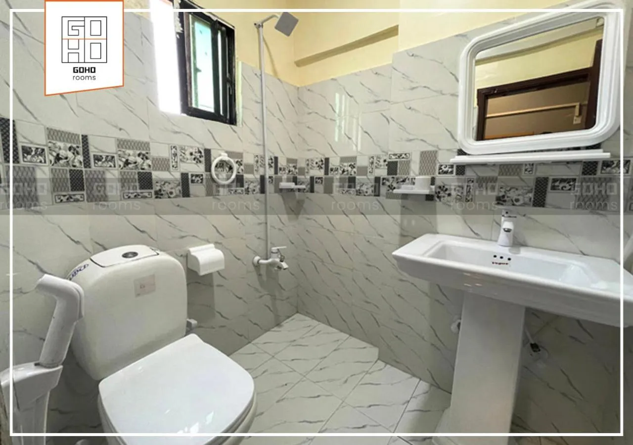 Shower in GOHO Rooms 10th Commercial