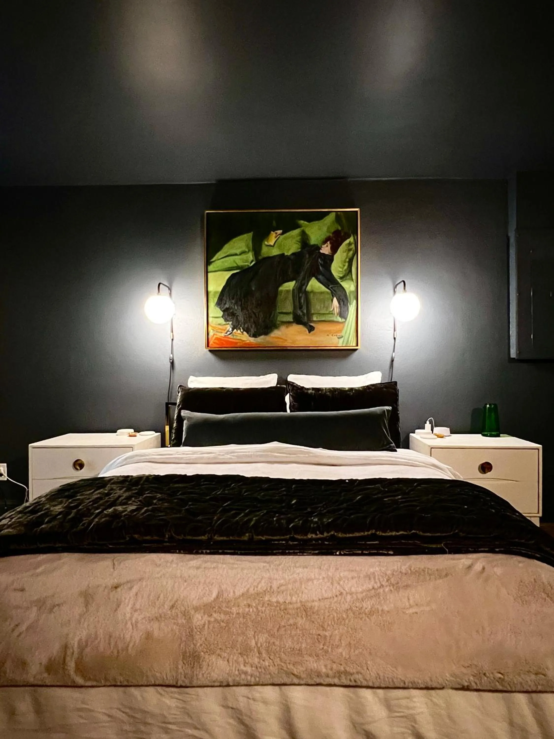 Bed in Be Our Gaston's A Walk in the Park