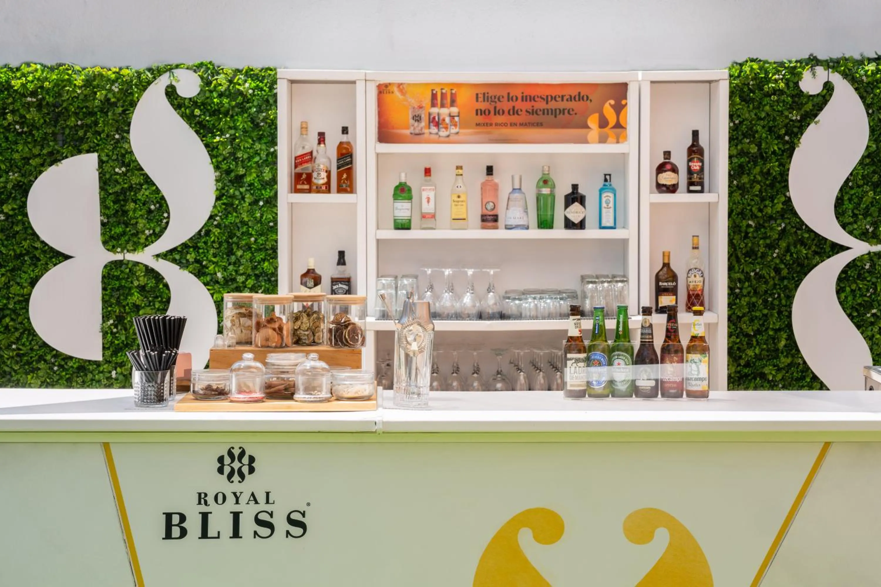 Lounge or bar in Hotel Madrid Alameda Aeropuerto, Affiliated by Meliá