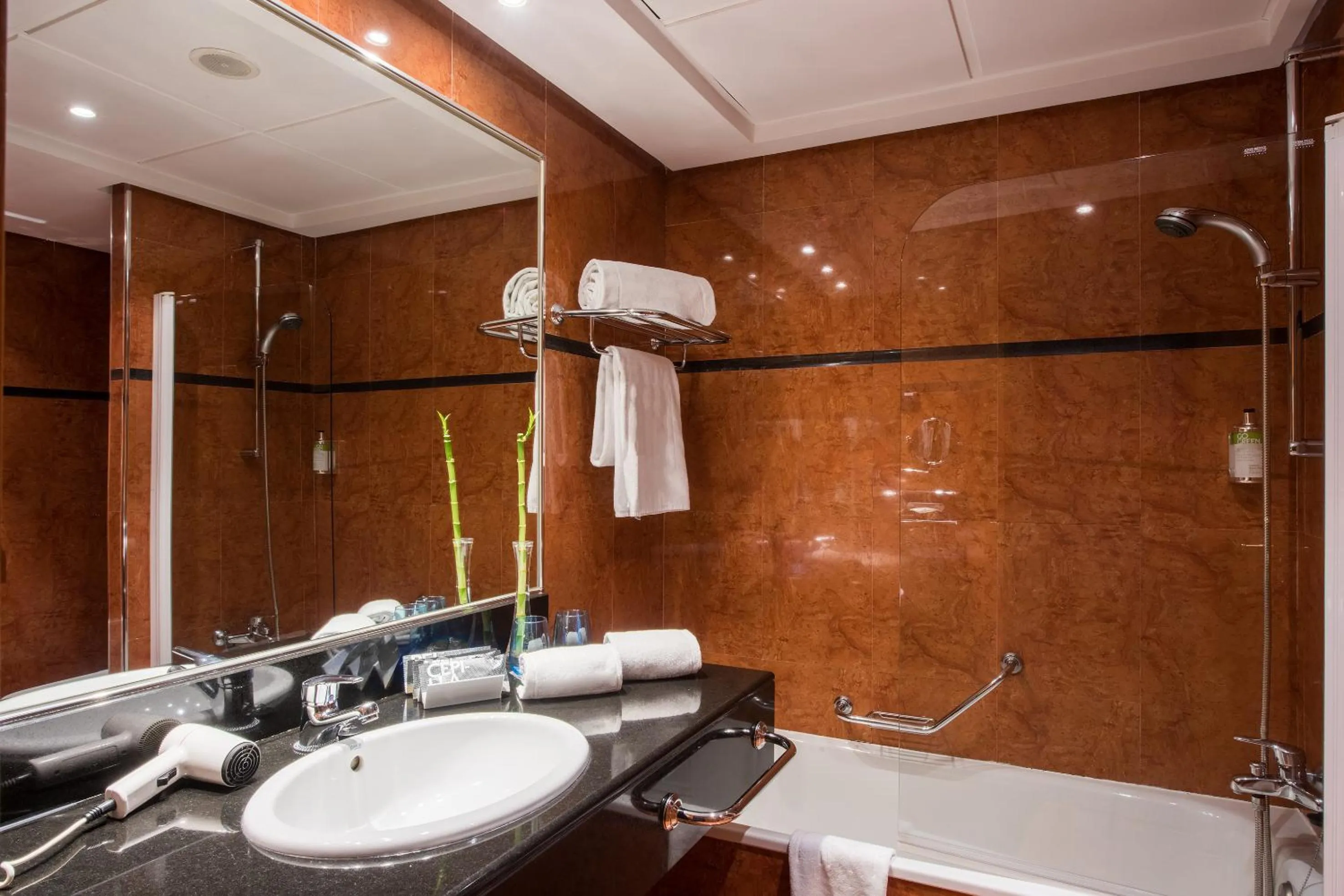 Bathroom in Hotel Madrid Alameda Aeropuerto, Affiliated by Meliá