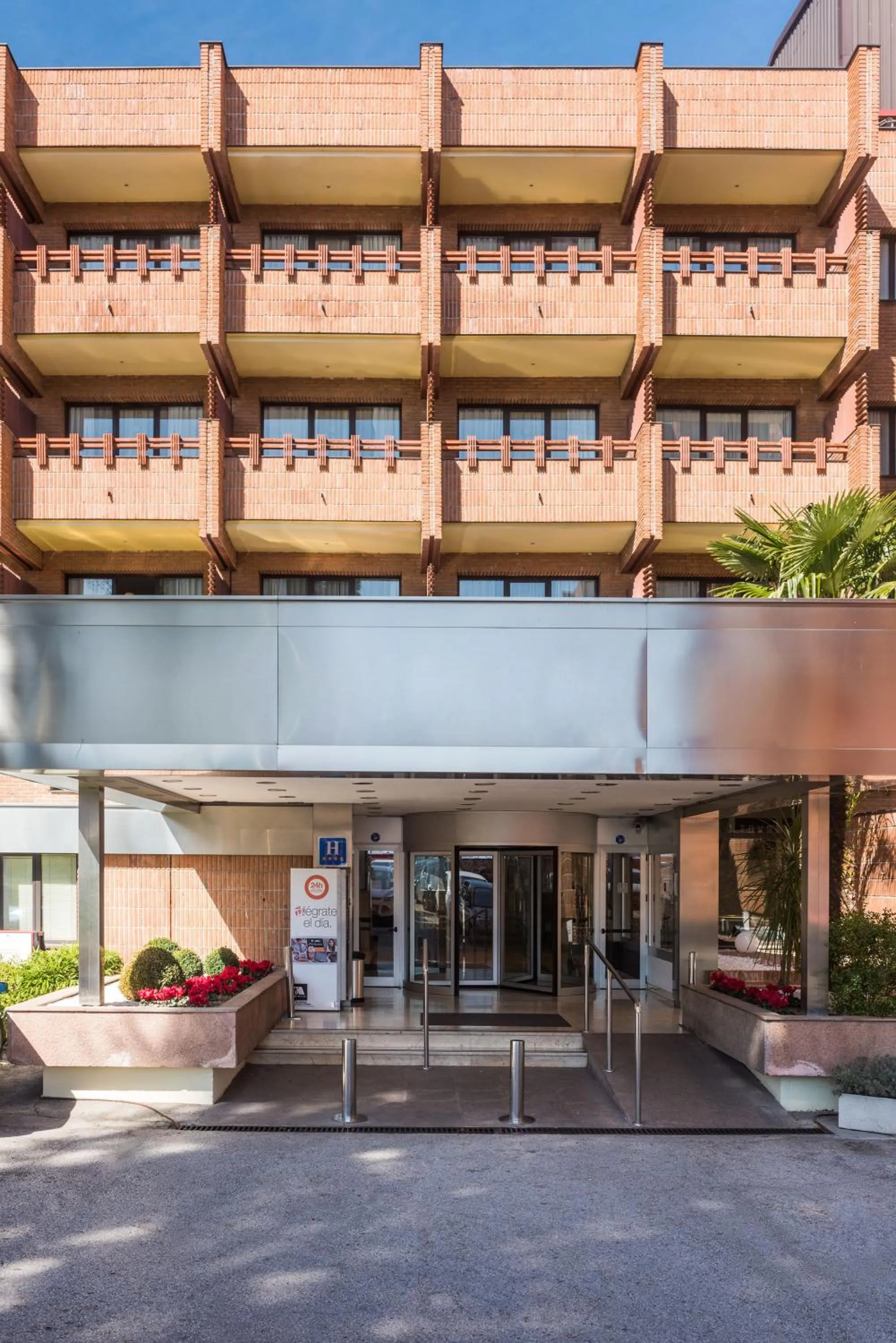 Facade/entrance in Hotel Madrid Alameda Aeropuerto, Affiliated by Meliá
