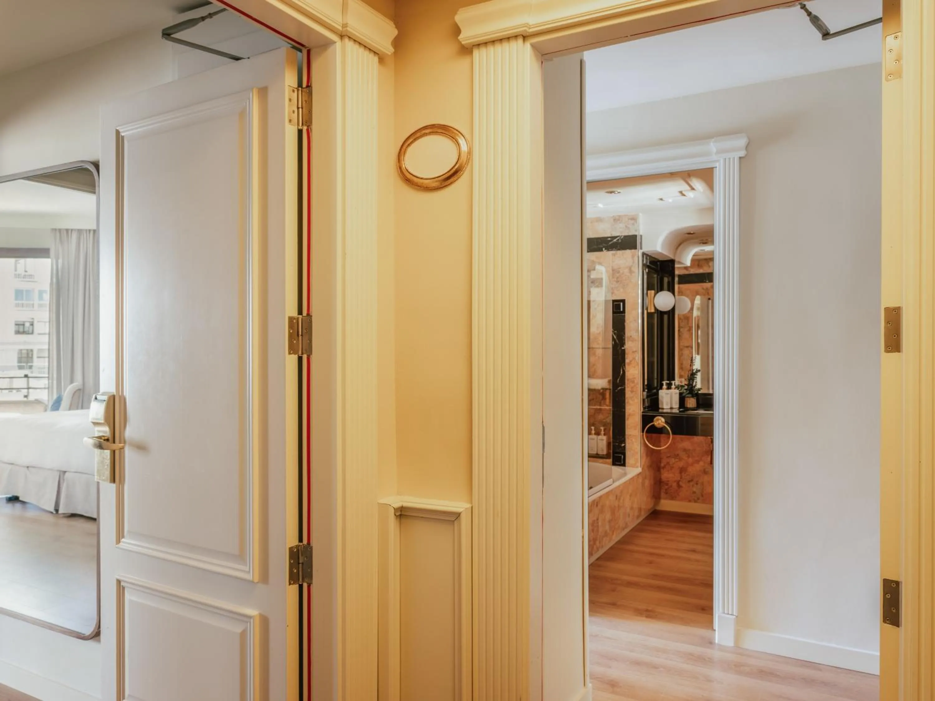 wardrobe in Hotel Victoria Gran Meliá