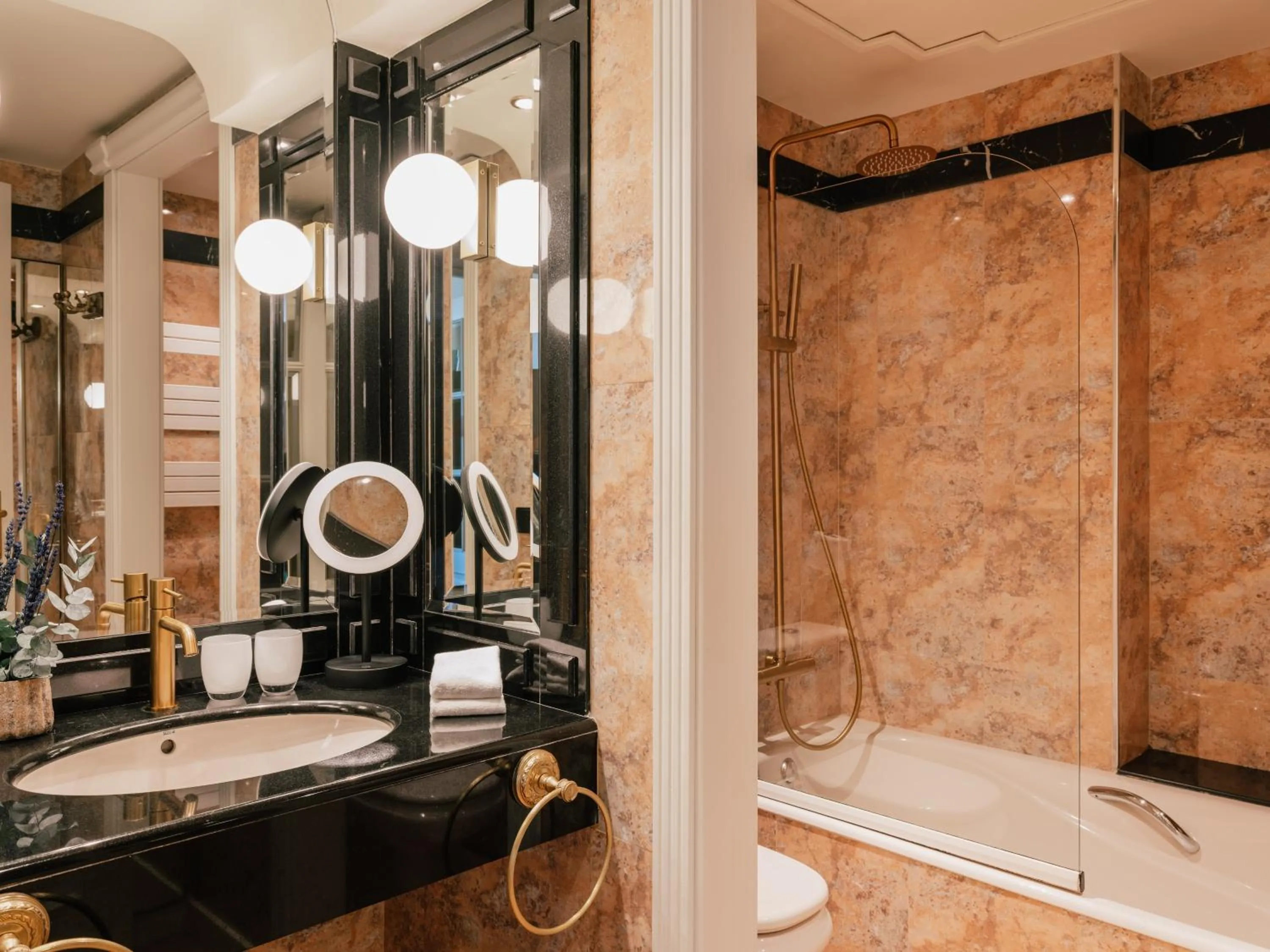 Shower in Hotel Victoria Gran Meliá