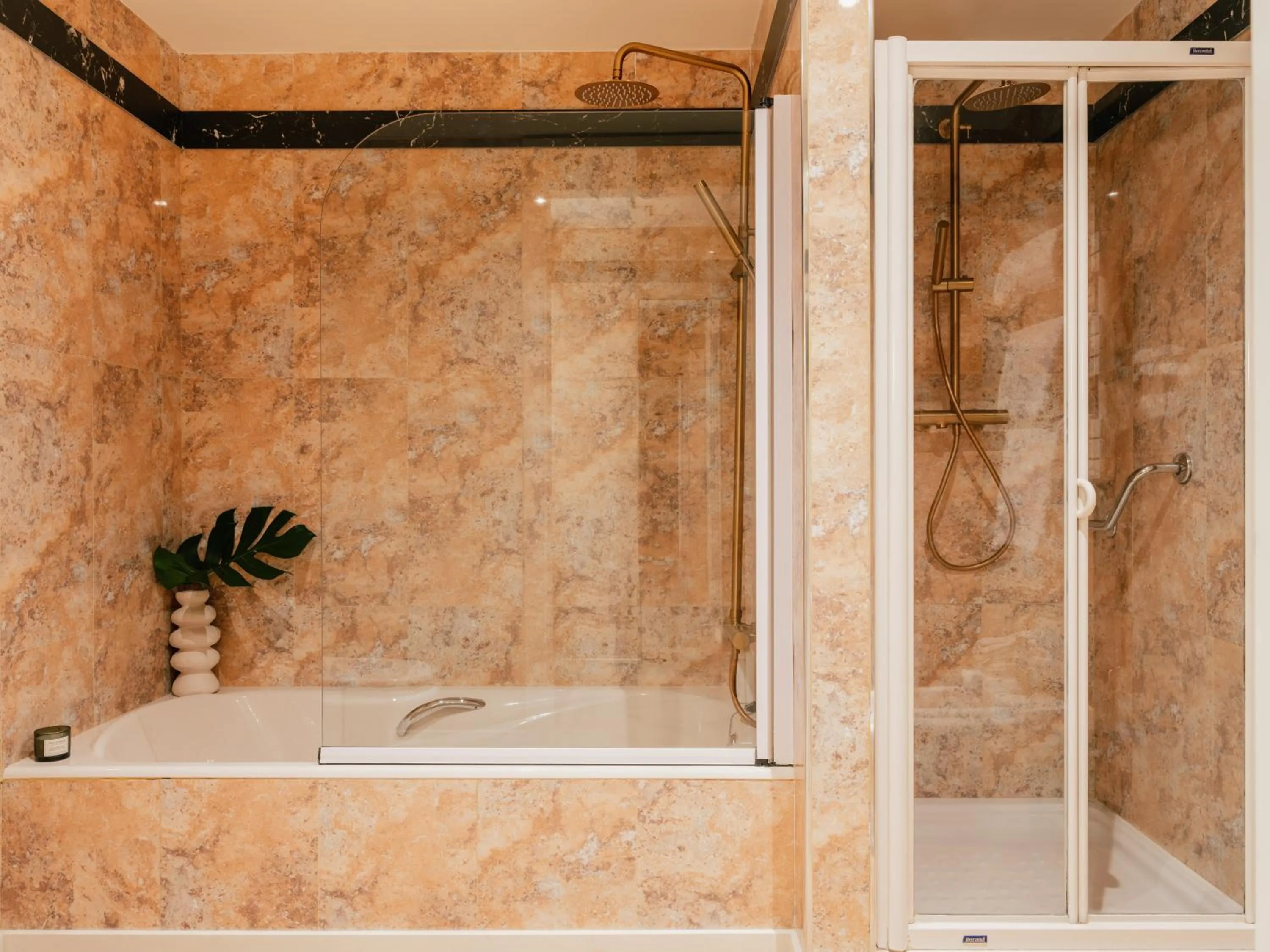 Shower in Hotel Victoria Gran Meliá