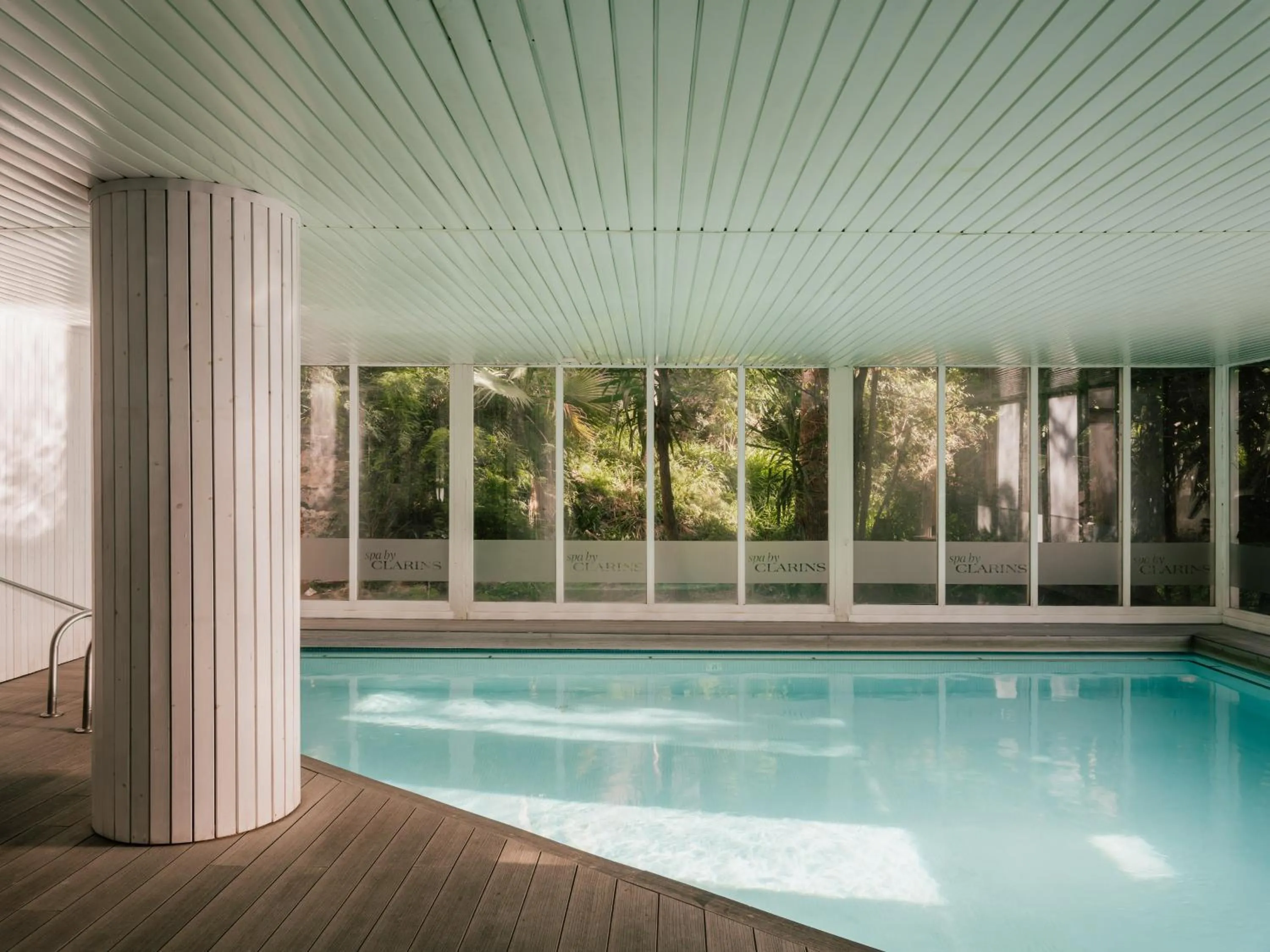 Pool view in Hotel Victoria Gran Meliá