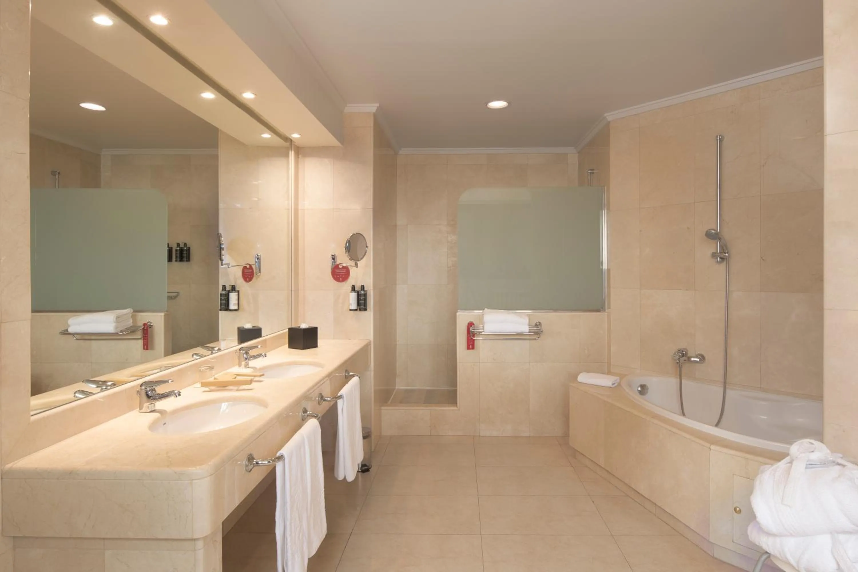 Shower in Exe Oviedo Centro