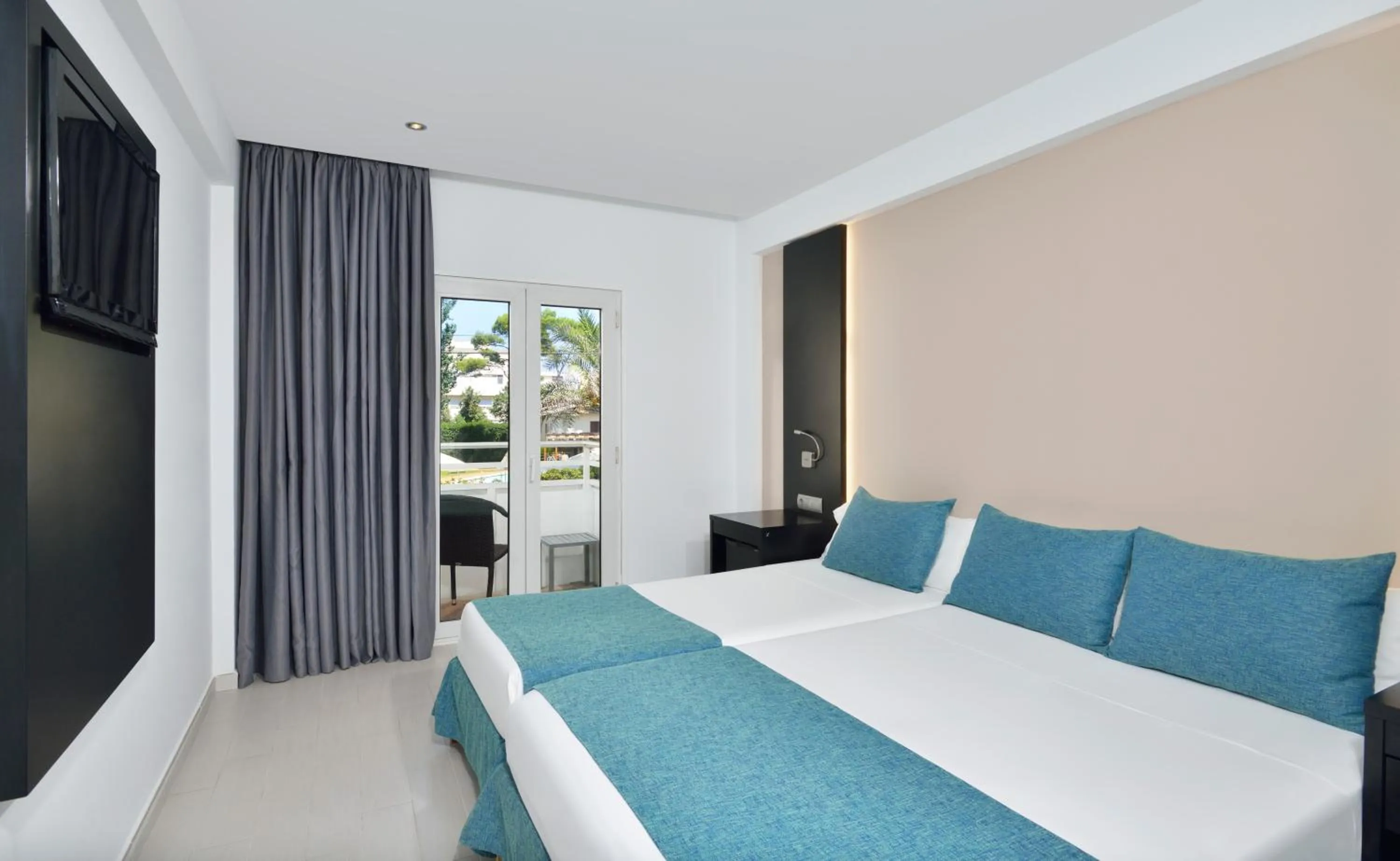 Bed in Hotel Hispania