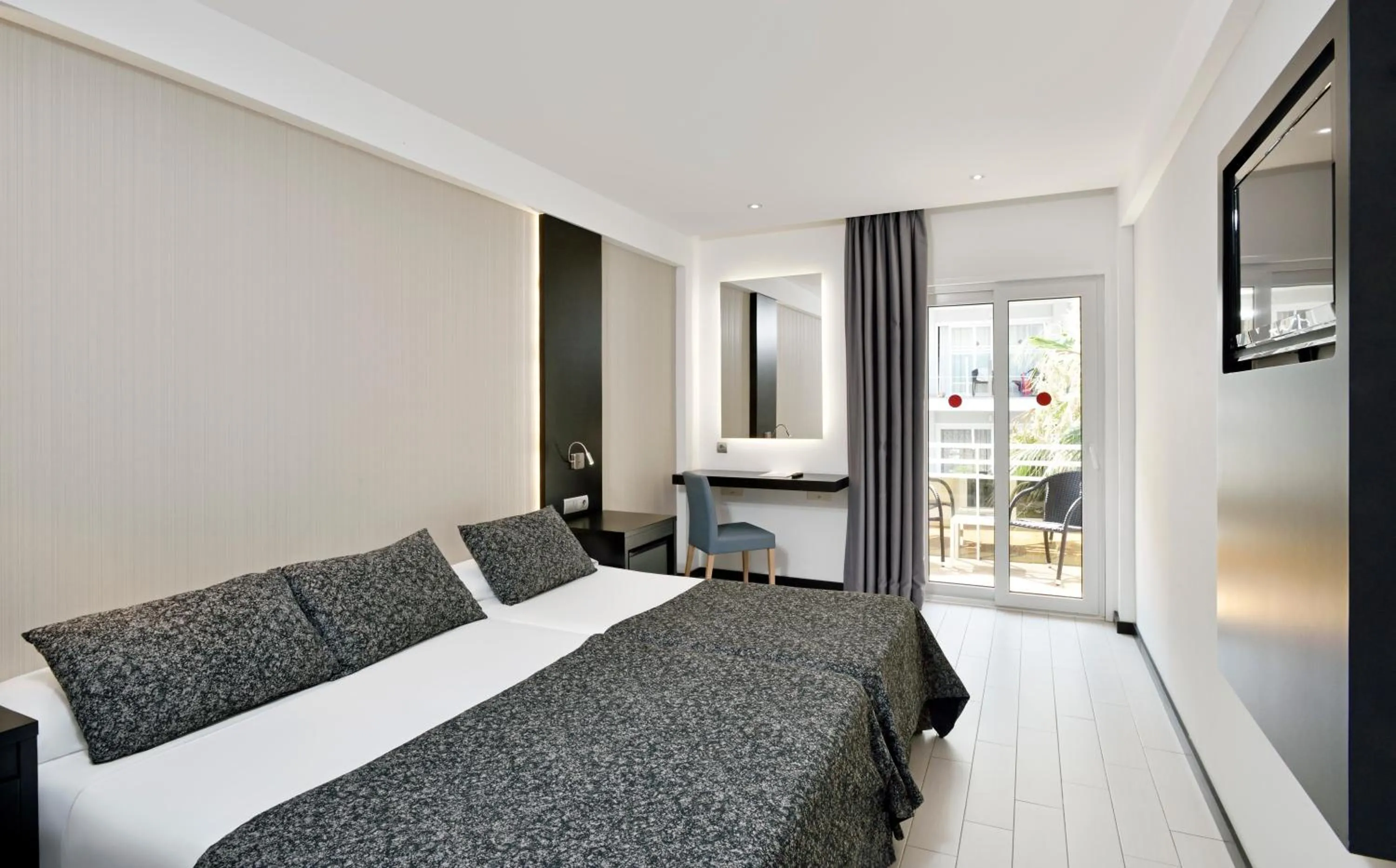 Photo of the whole room, Bed in Hotel Hispania