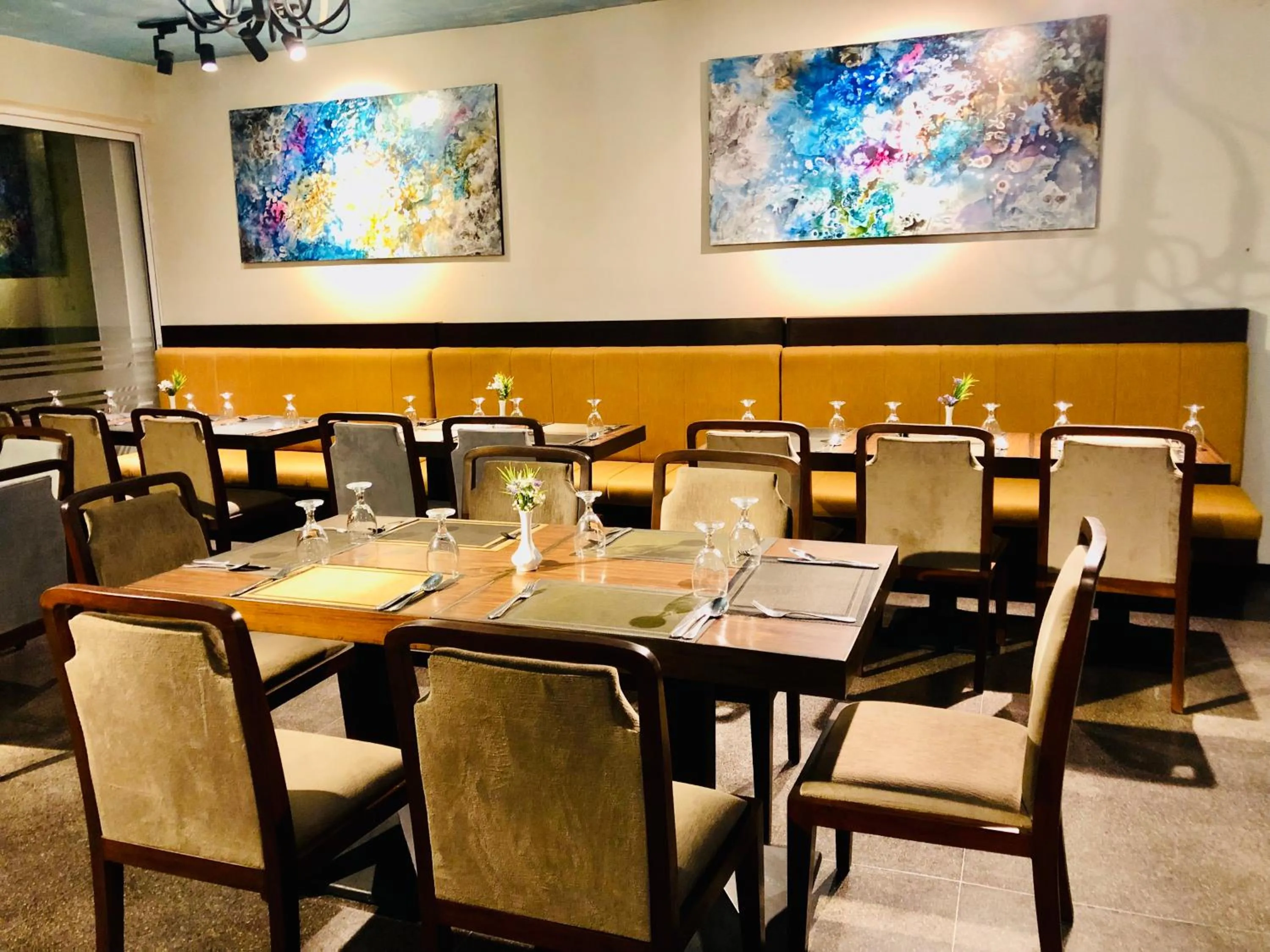 Restaurant/places to eat in Tropic Inn - Mount Lavinia